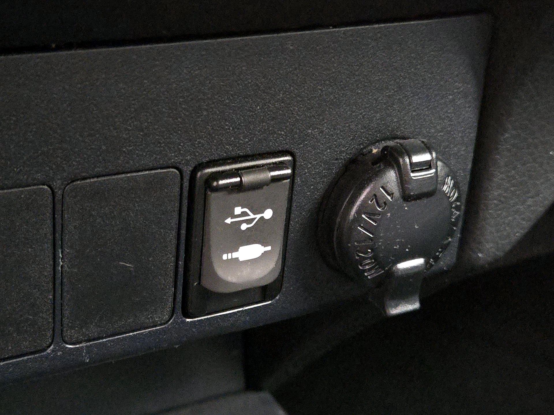 Thumbnail: 2015 Toyota RAV4 - 18
