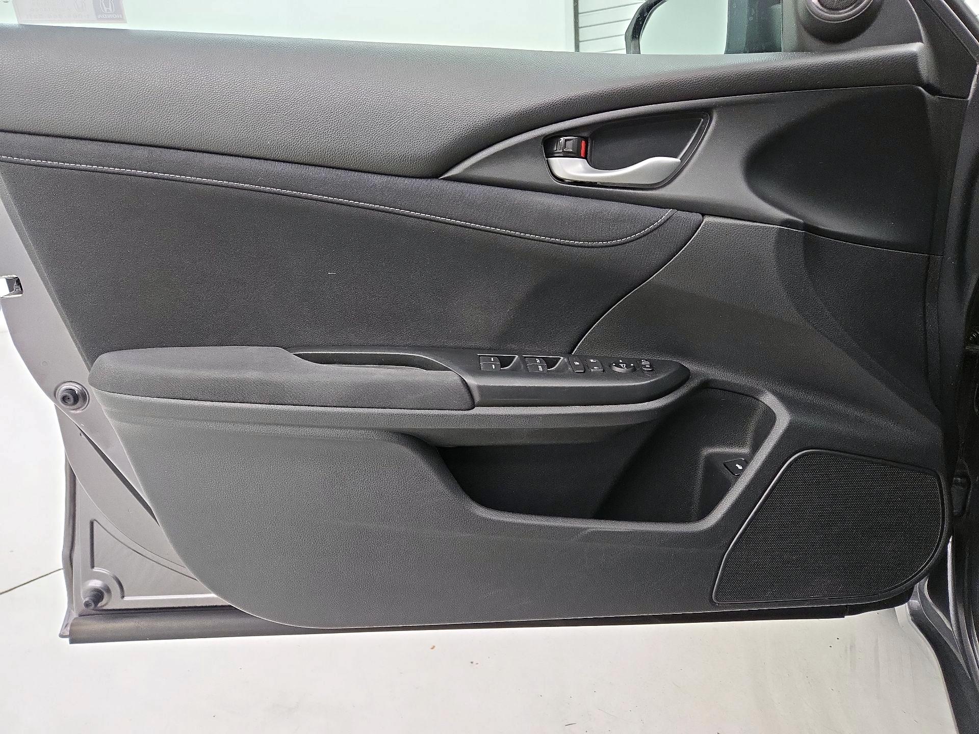 Thumbnail: 2019 Honda Insight - 10