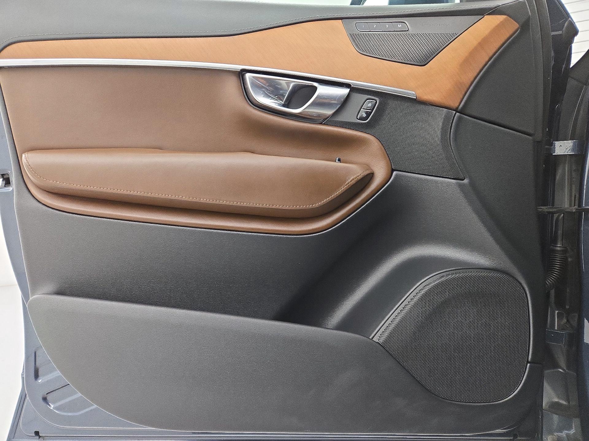 Thumbnail: 2019 Volvo XC90 - 10