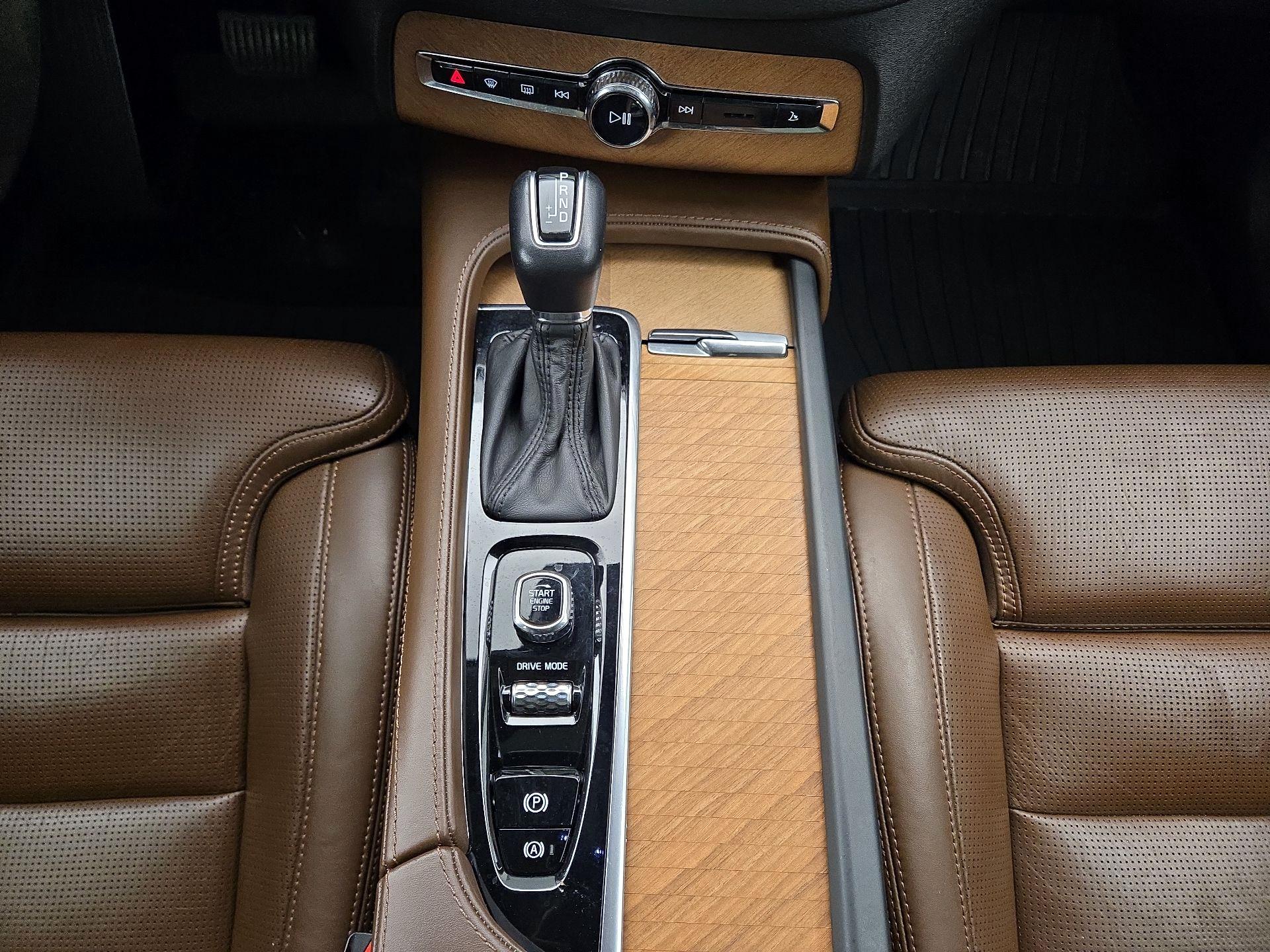 Thumbnail: 2019 Volvo XC90 - 16