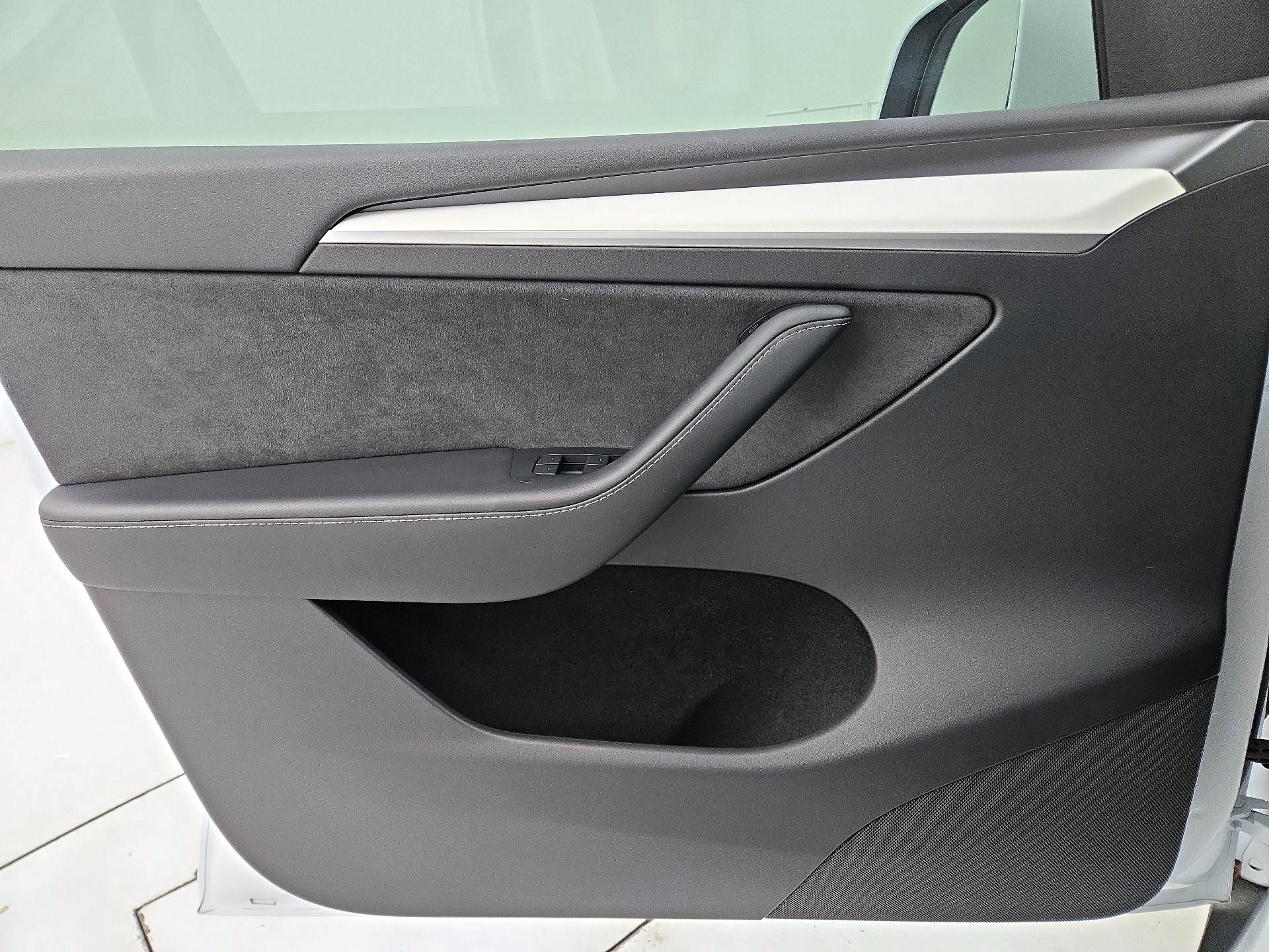 Thumbnail: 2023 Tesla Model Y - 10