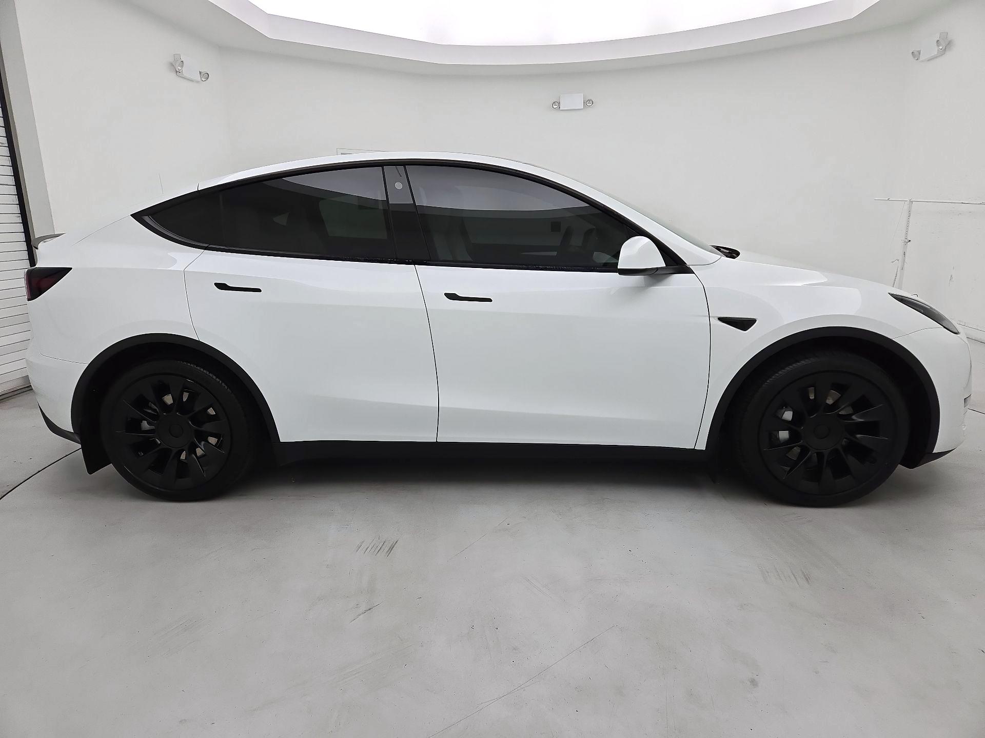 Thumbnail: 2023 Tesla Model Y - 4