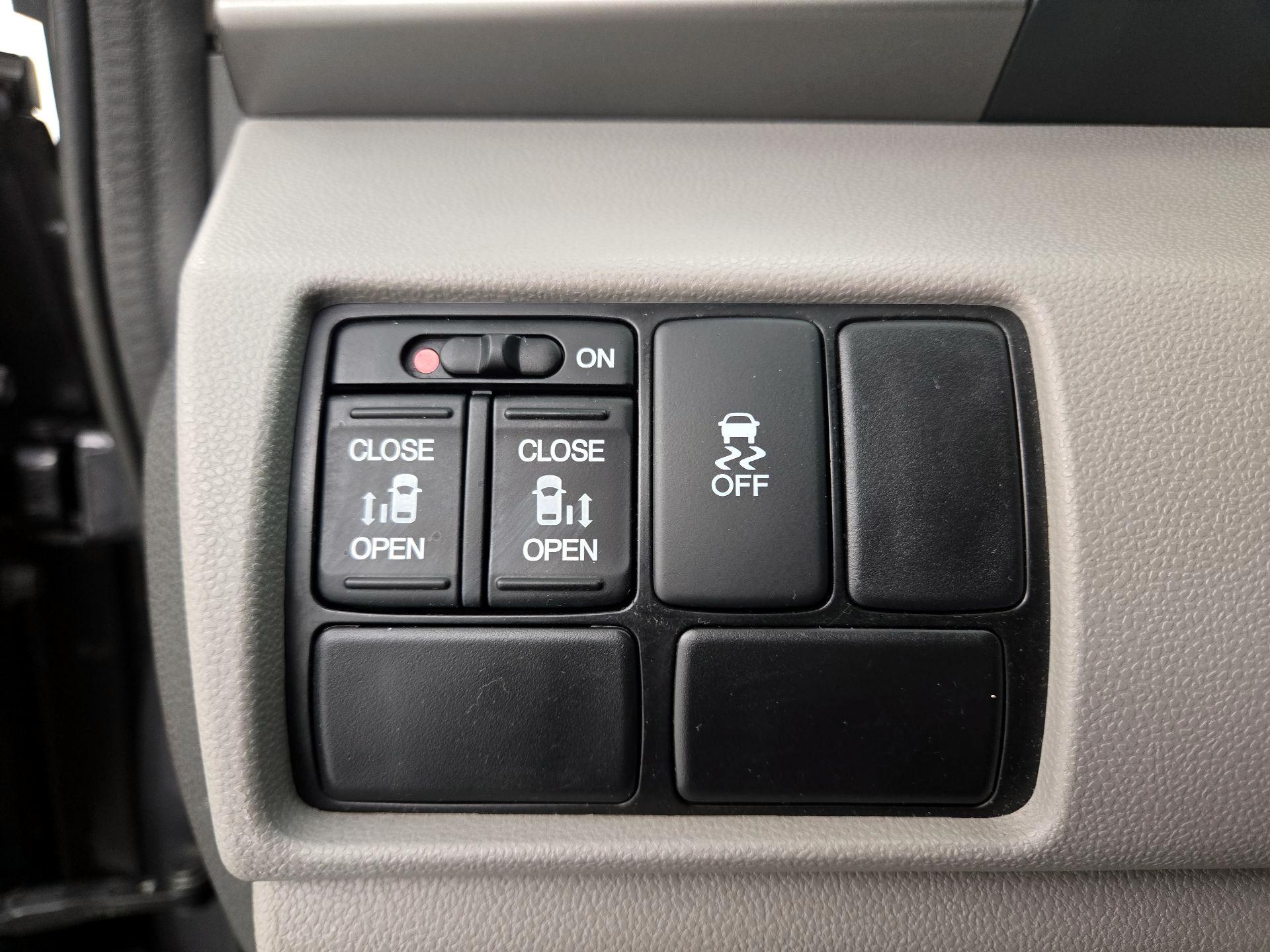 Thumbnail: 2016 Honda Odyssey - 11