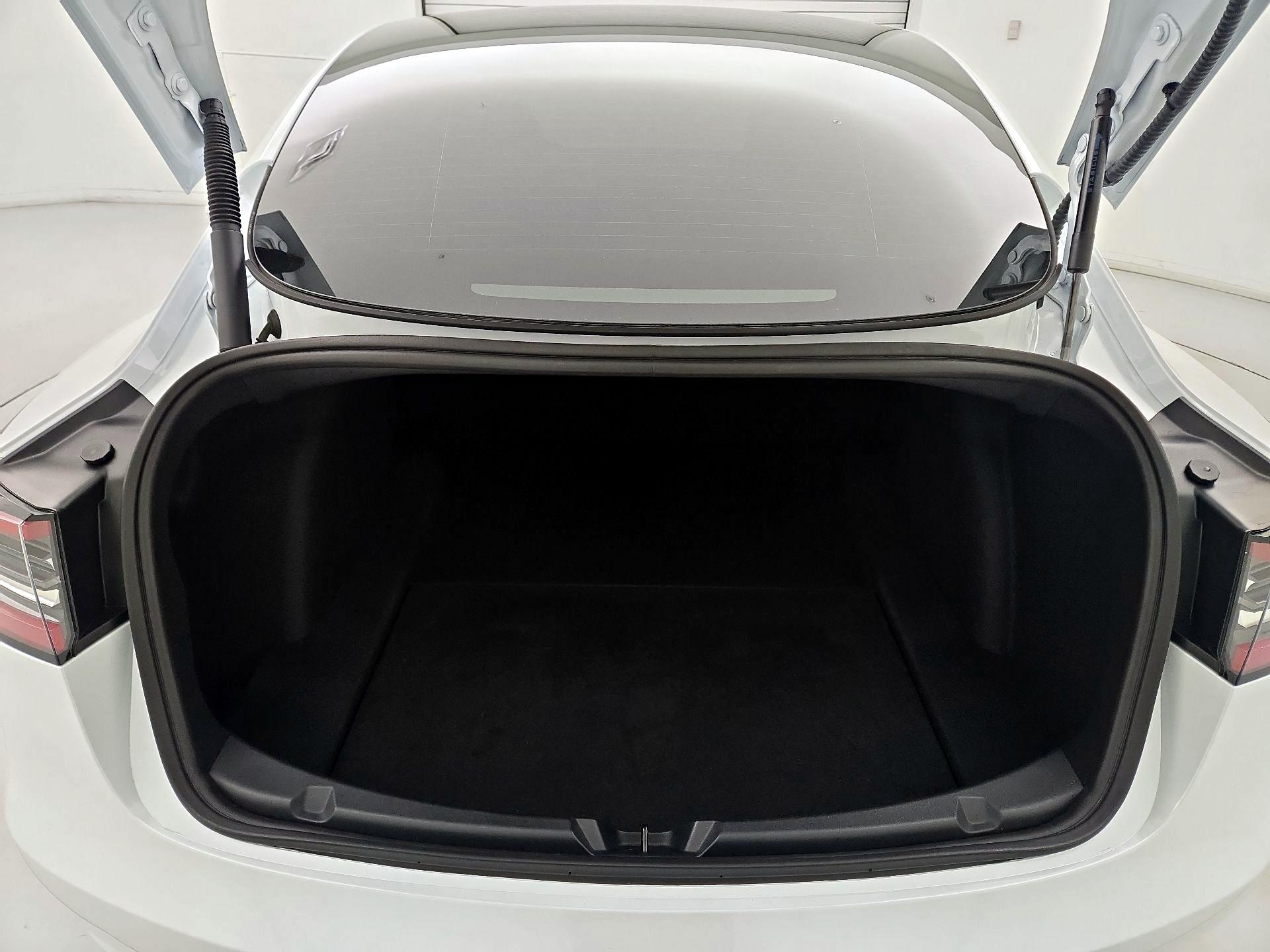Thumbnail: 2023 Tesla Model 3 - 16