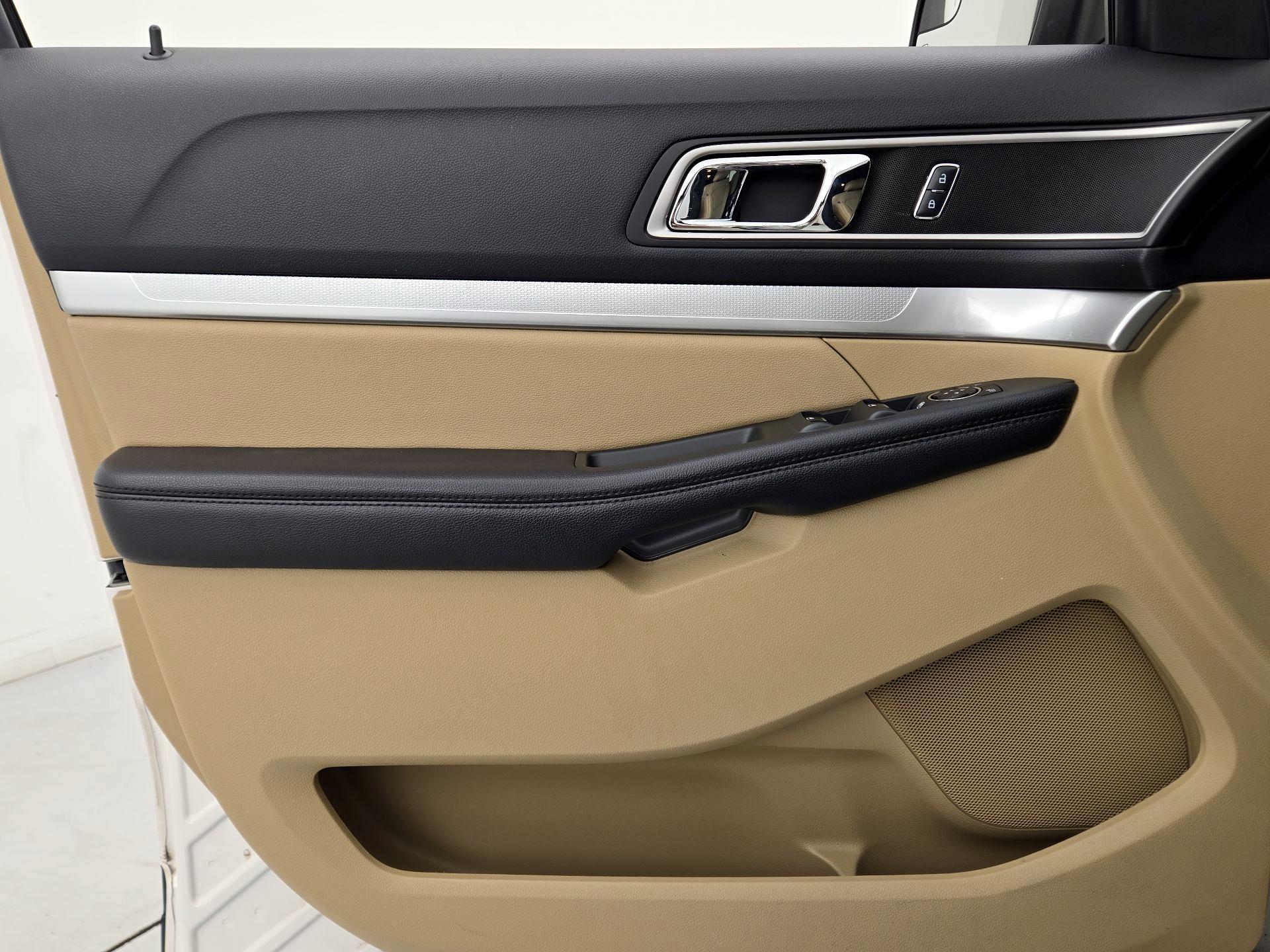 Thumbnail: 2016 Ford Explorer - 12