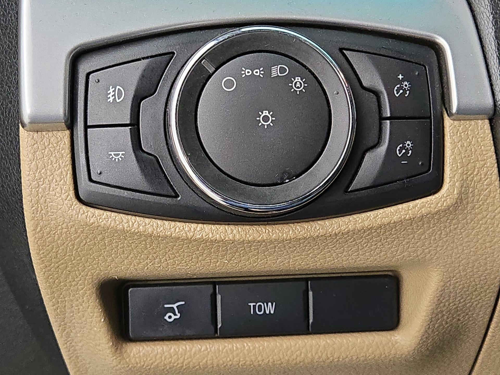Thumbnail: 2016 Ford Explorer - 13