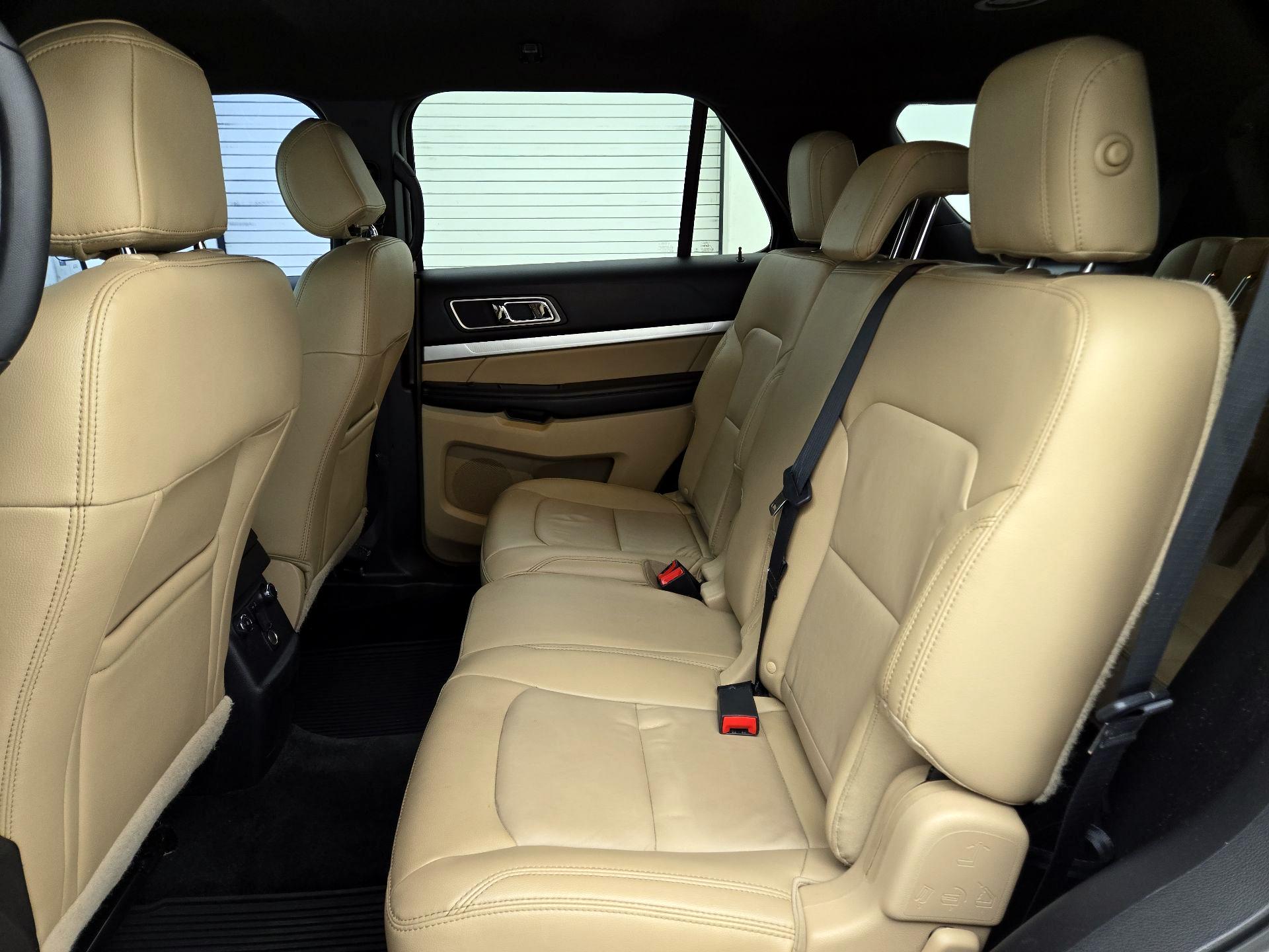 Thumbnail: 2016 Ford Explorer - 20
