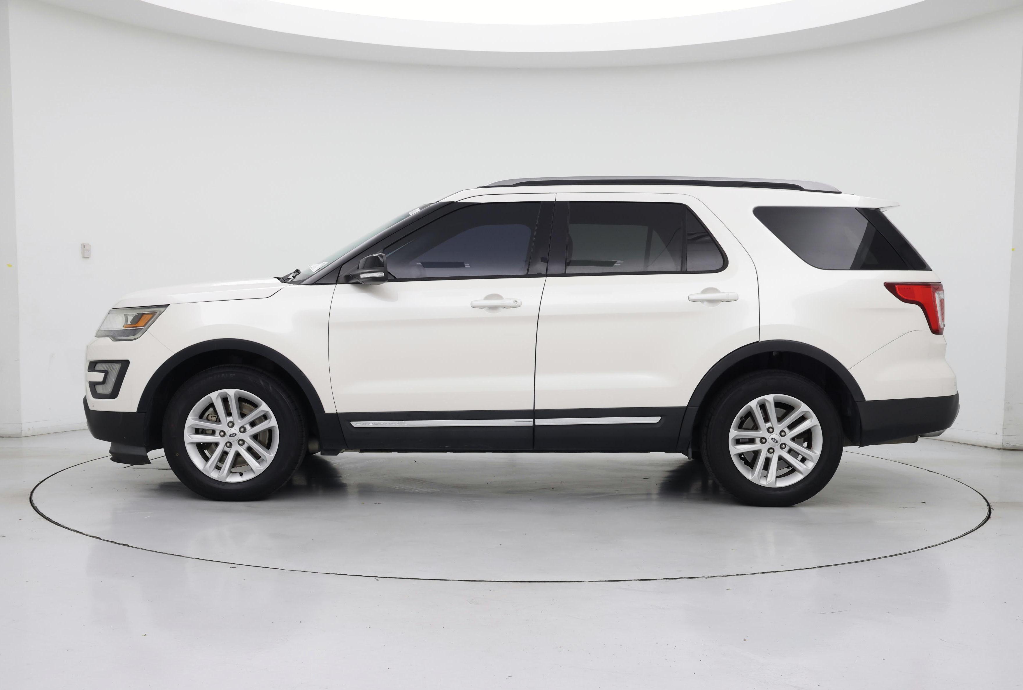 Thumbnail: 2016 Ford Explorer - 3