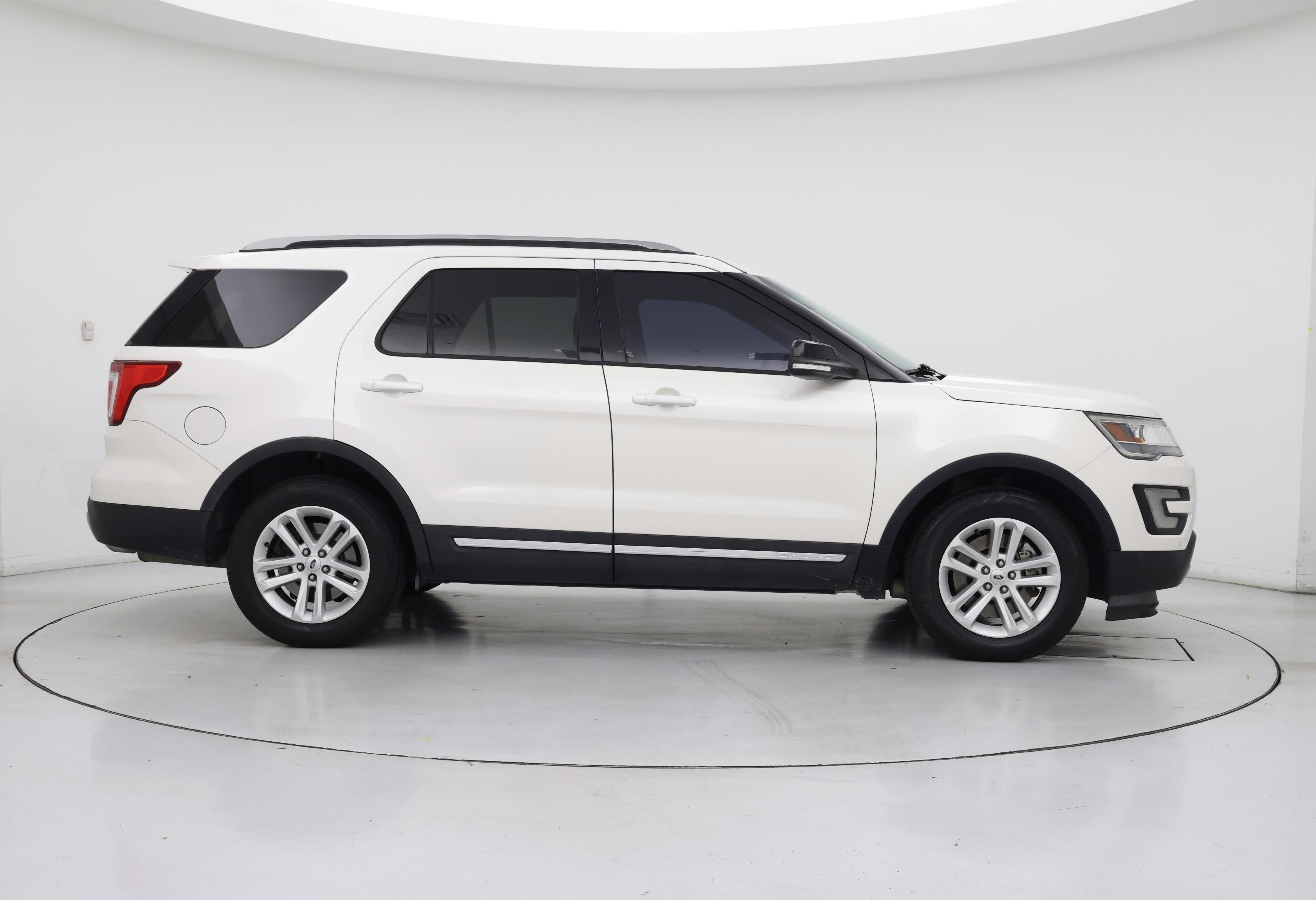 Thumbnail: 2016 Ford Explorer - 7