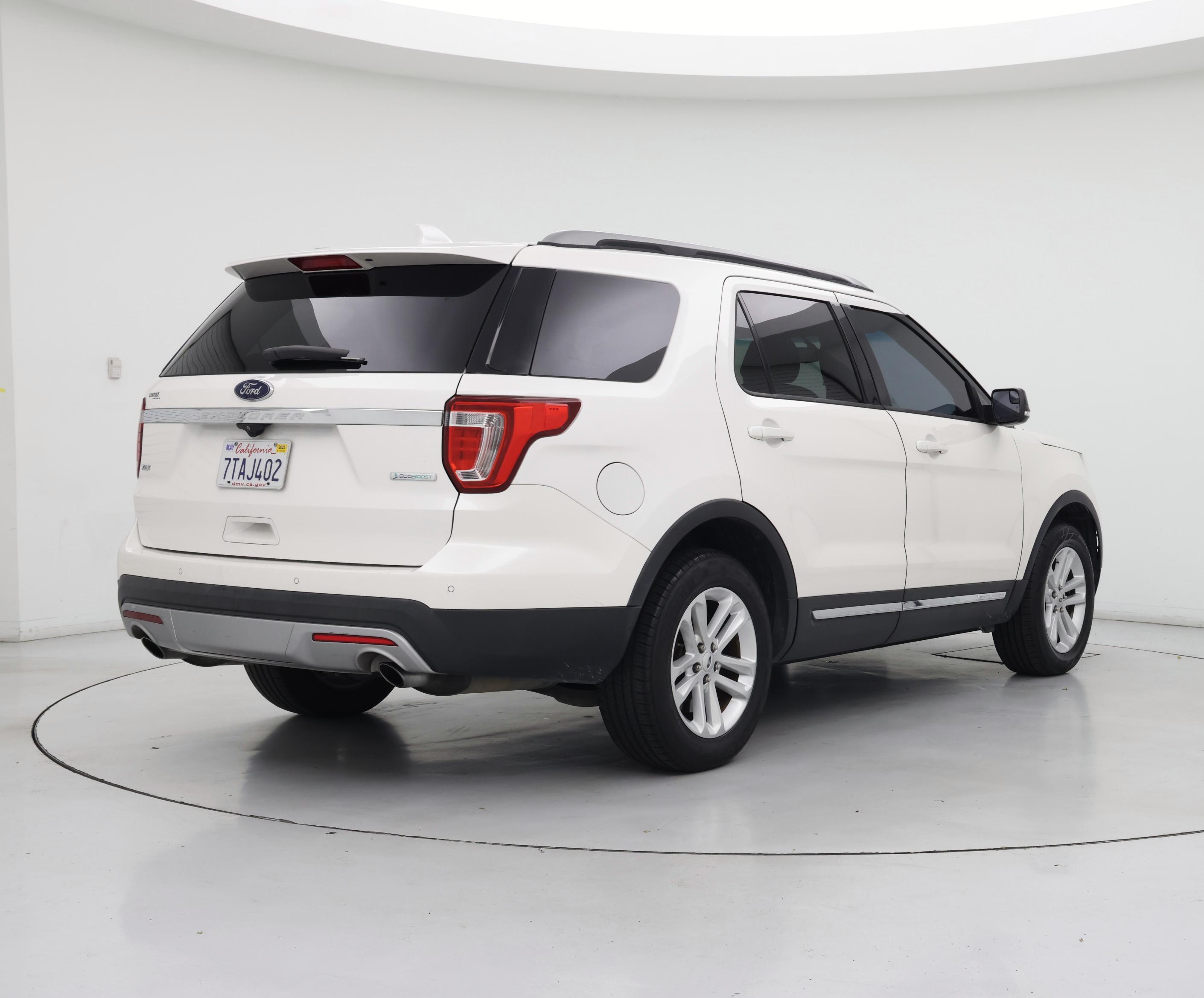 Thumbnail: 2016 Ford Explorer - 8