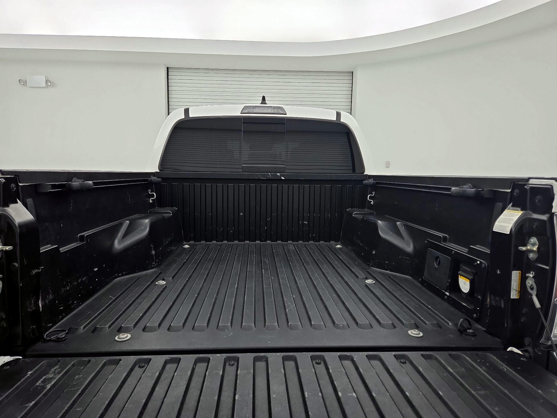 Thumbnail: 2020 Toyota Tacoma - 20