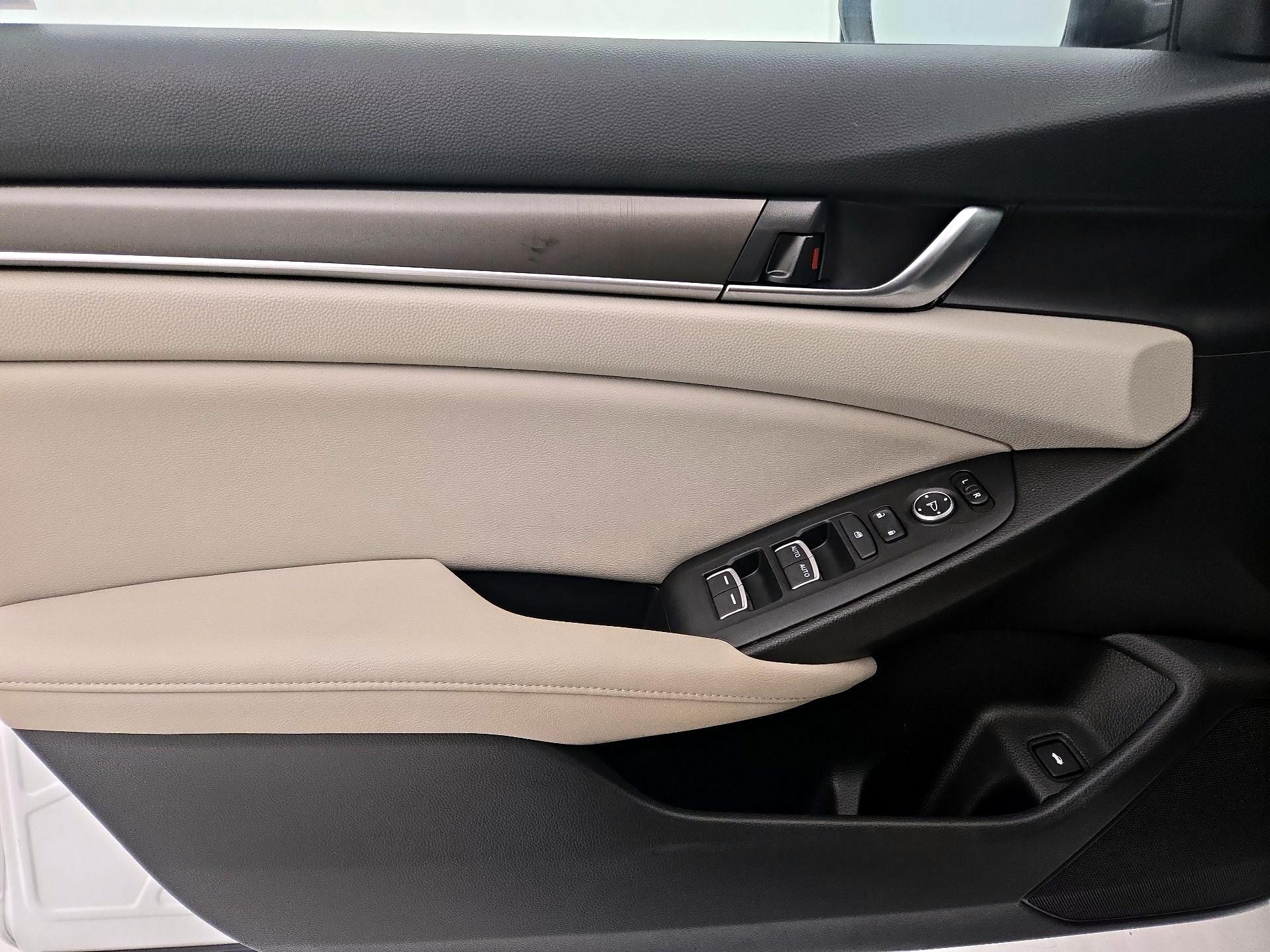 Thumbnail: 2018 Honda Accord - 10