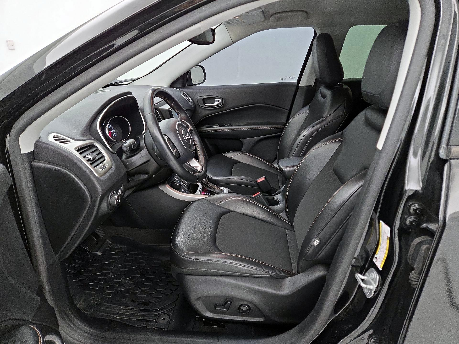 Thumbnail: 2018 Jeep Compass - 9