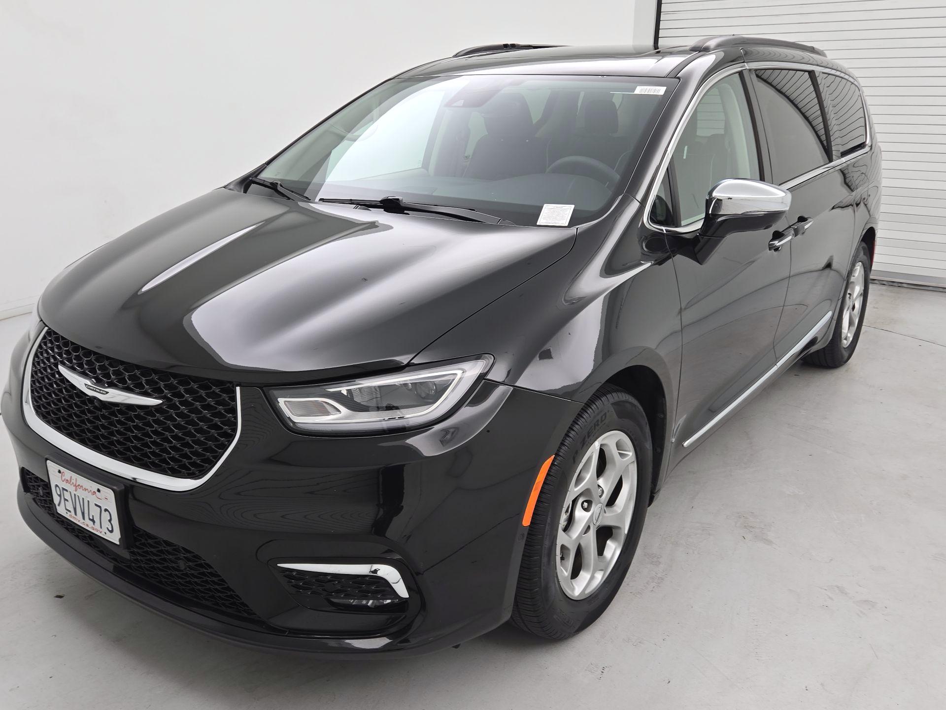 Thumbnail: 2022 Chrysler Pacifica - 3