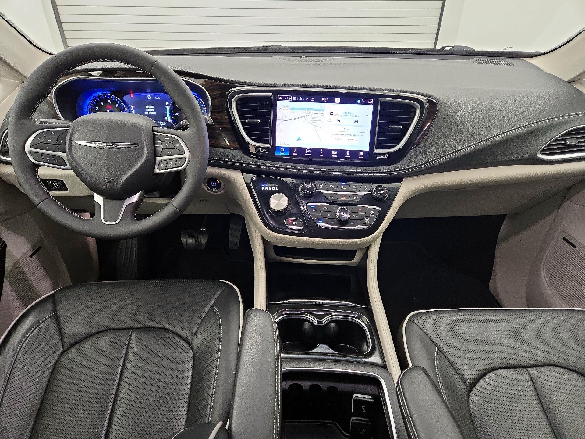 Thumbnail: 2022 Chrysler Pacifica - 8