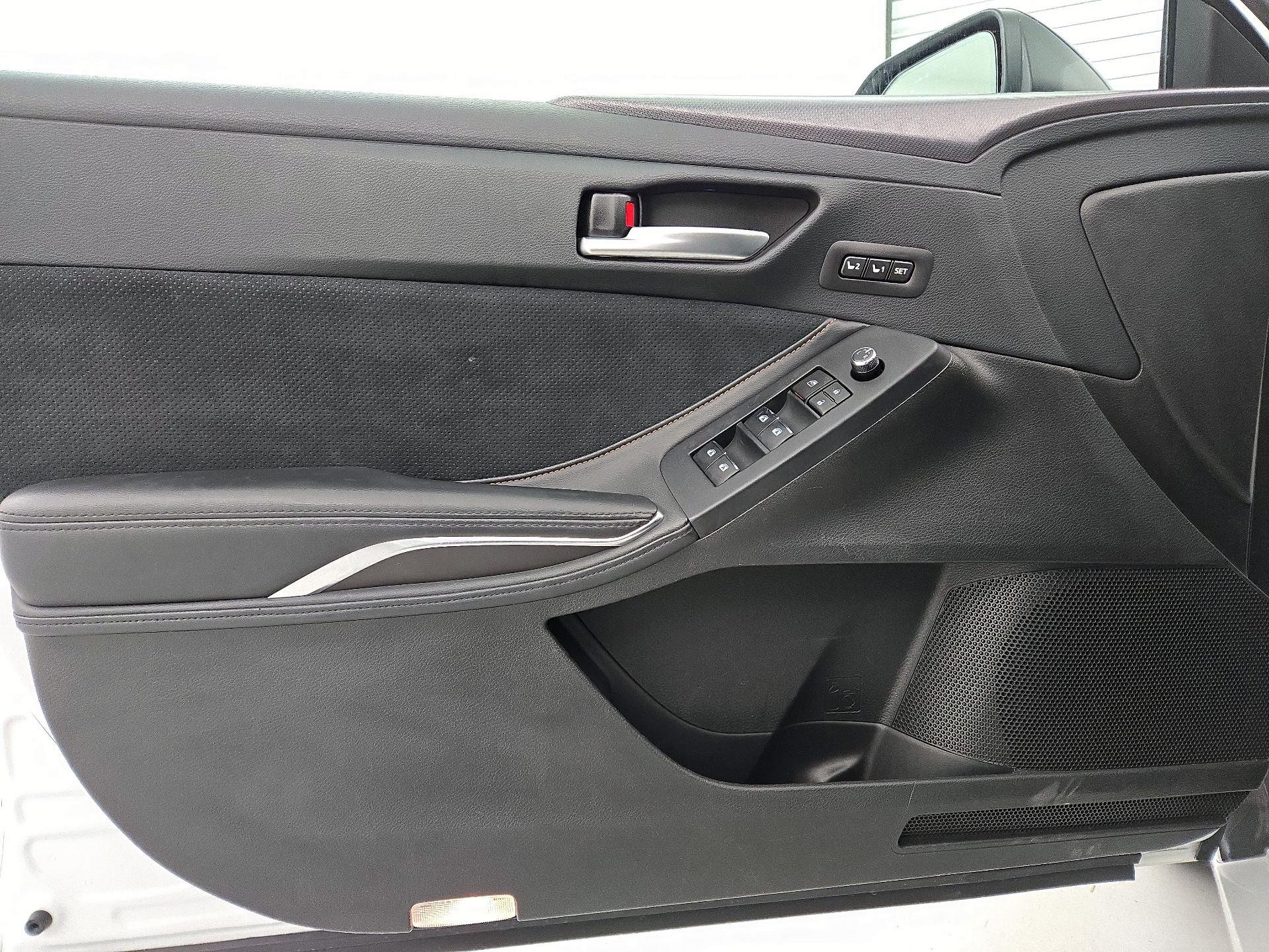 Thumbnail: 2019 Toyota Avalon - 10