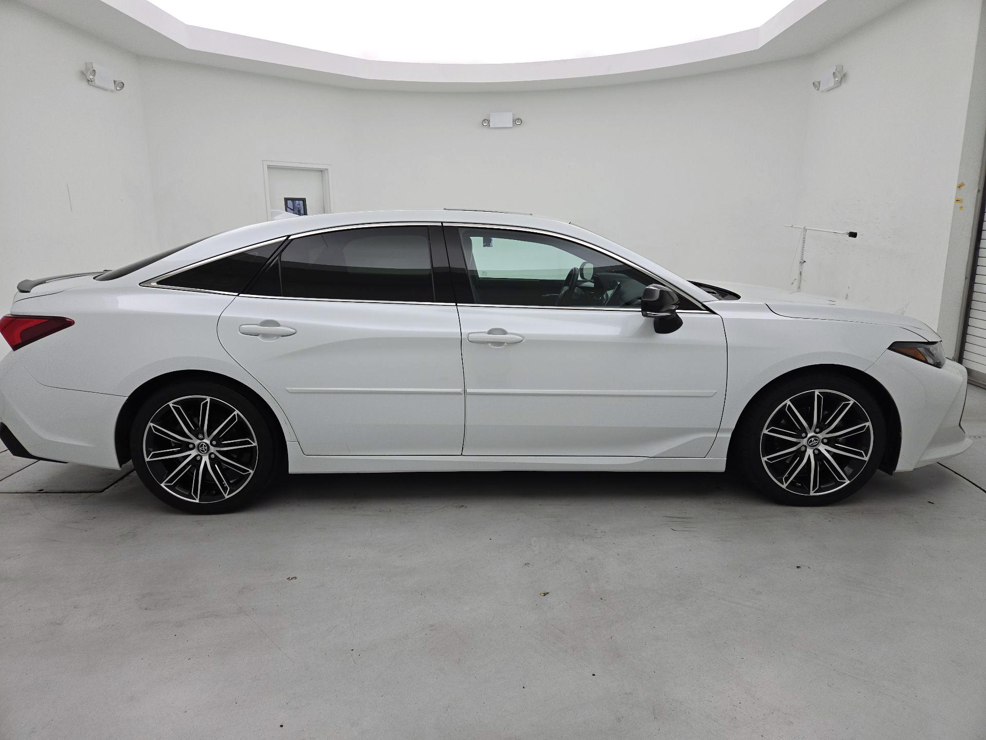 Thumbnail: 2019 Toyota Avalon - 4