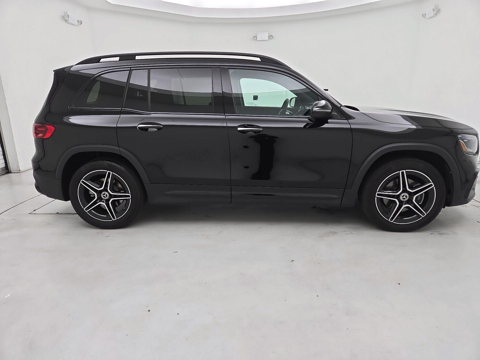 Thumbnail: 2024 Mercedes-Benz GLB - 4