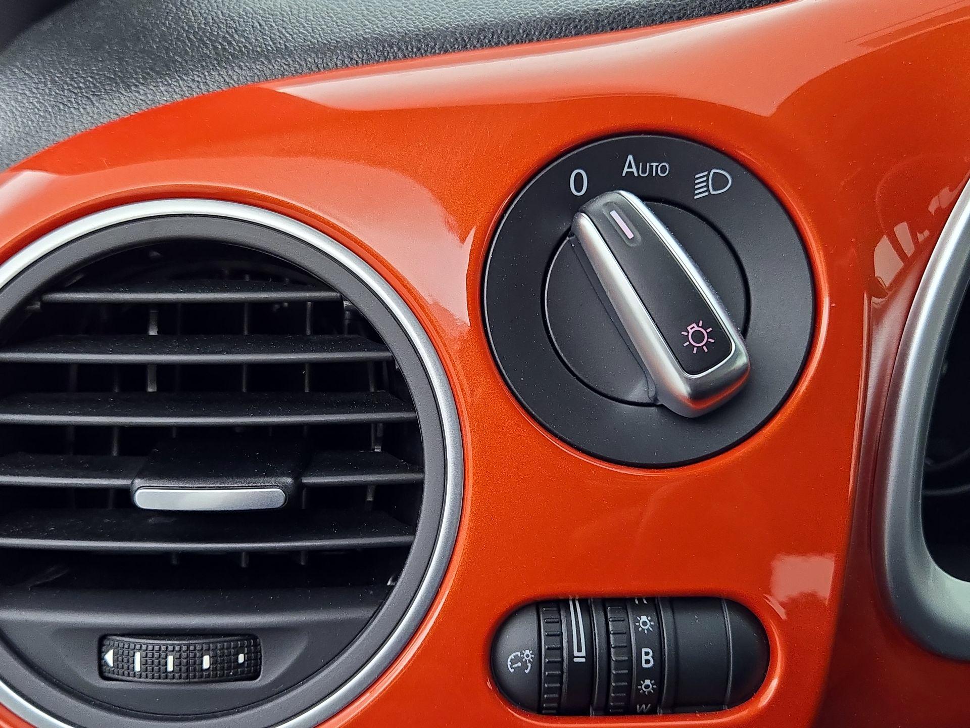 Thumbnail: 2019 Volkswagen Beetle - 11