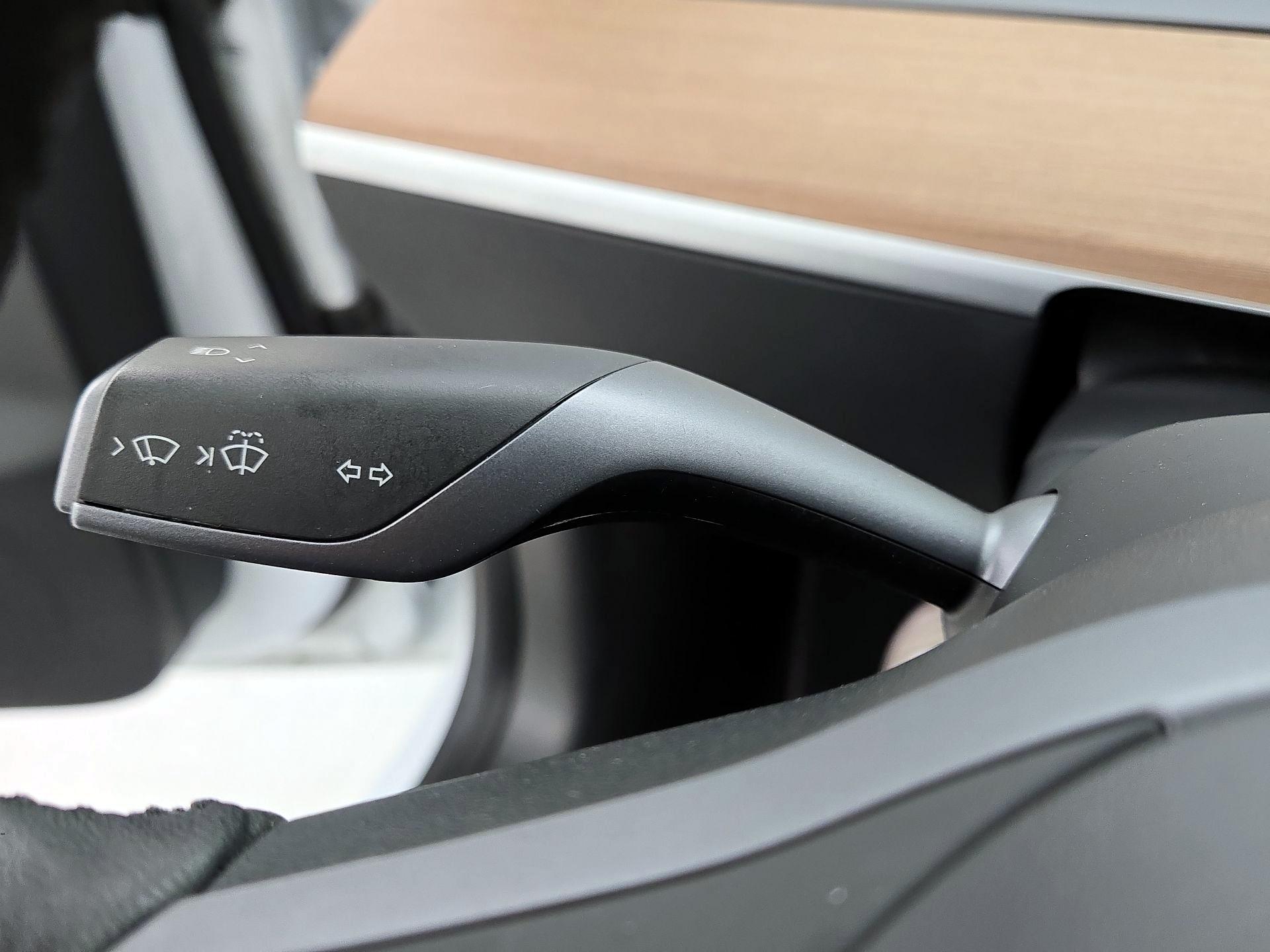 Thumbnail: 2020 Tesla Model 3 - 11
