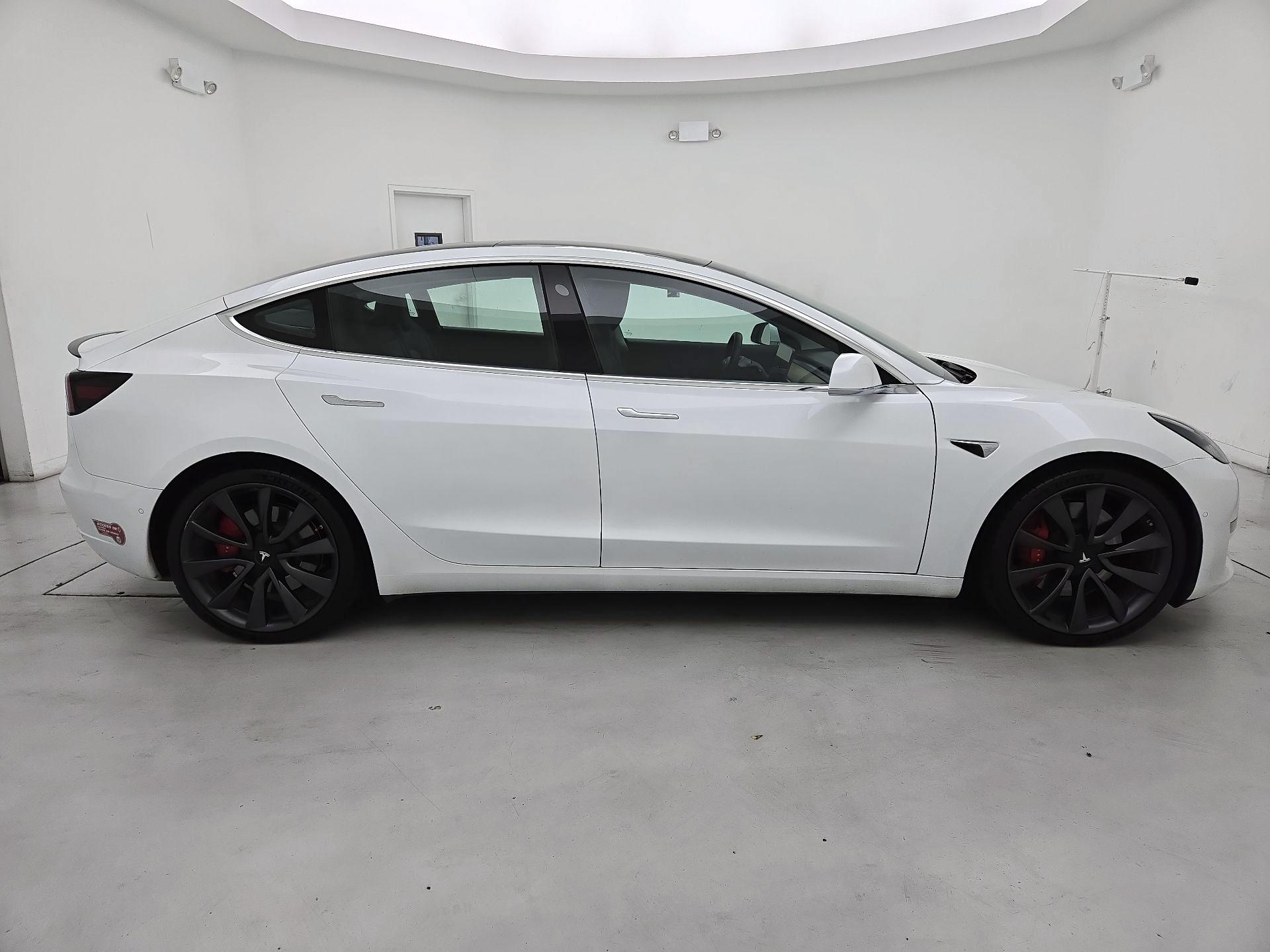 Thumbnail: 2020 Tesla Model 3 - 4