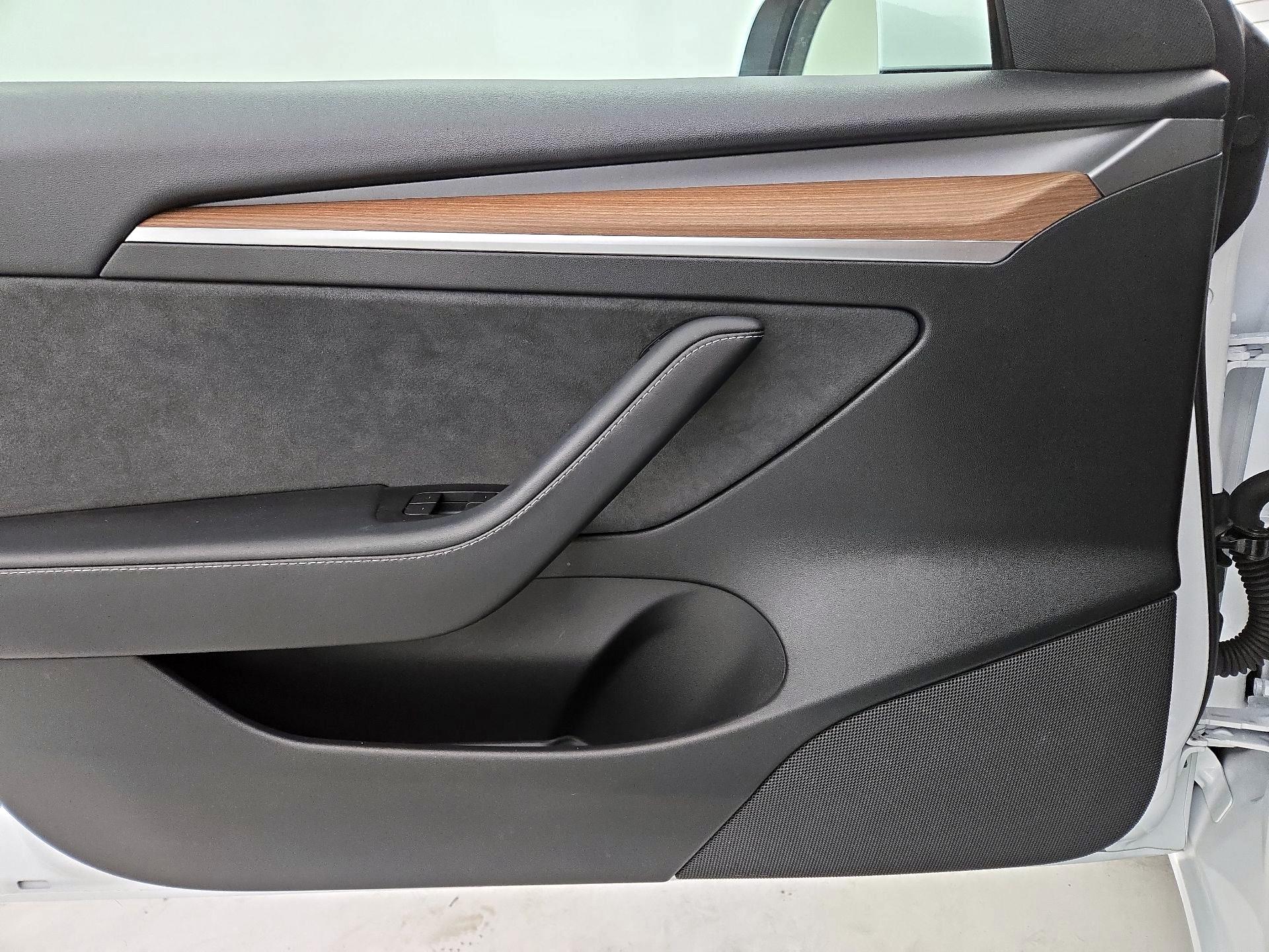 Thumbnail: 2022 Tesla Model 3 - 10