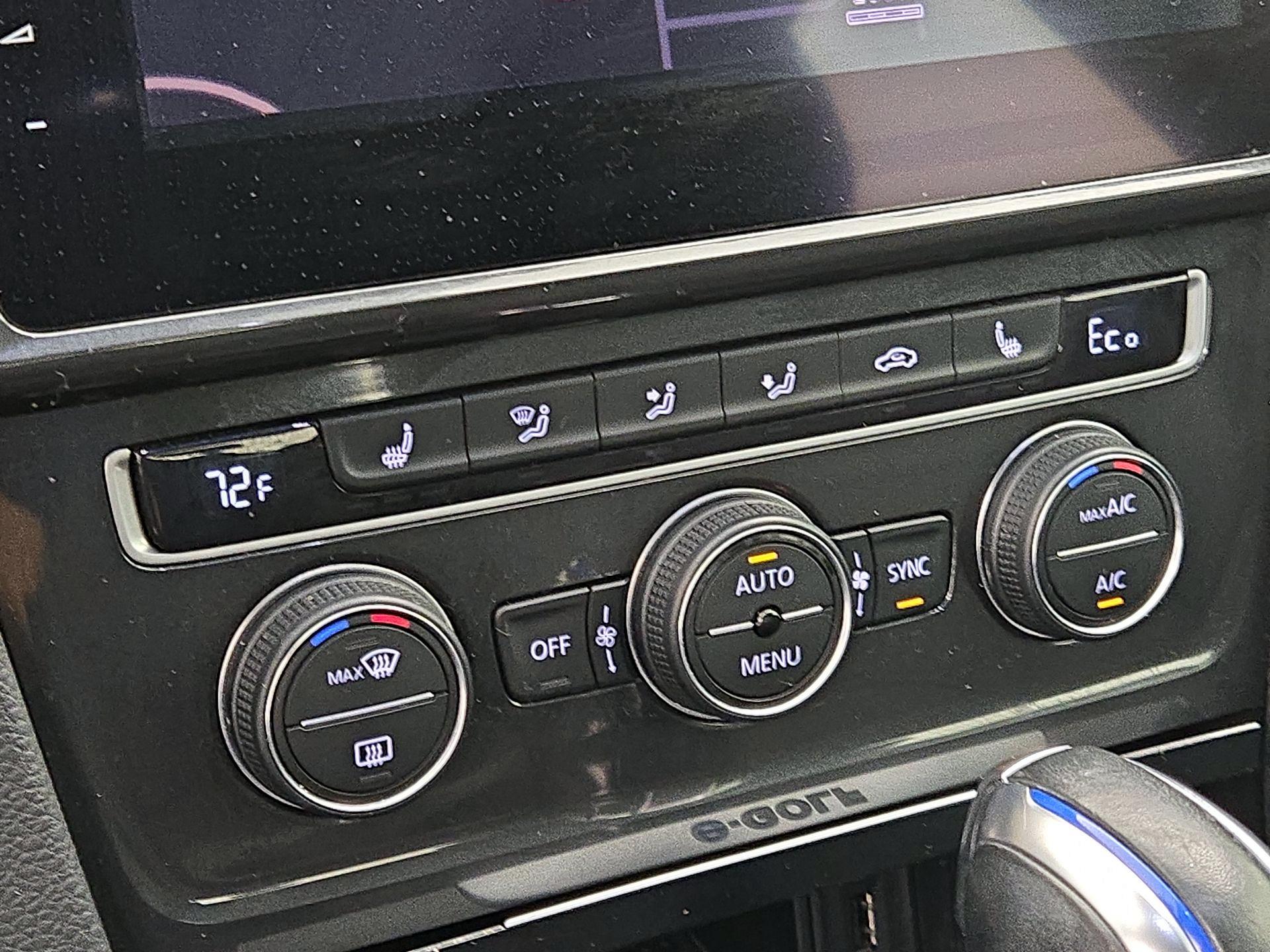 Thumbnail: 2019 Volkswagen e-Golf - 15