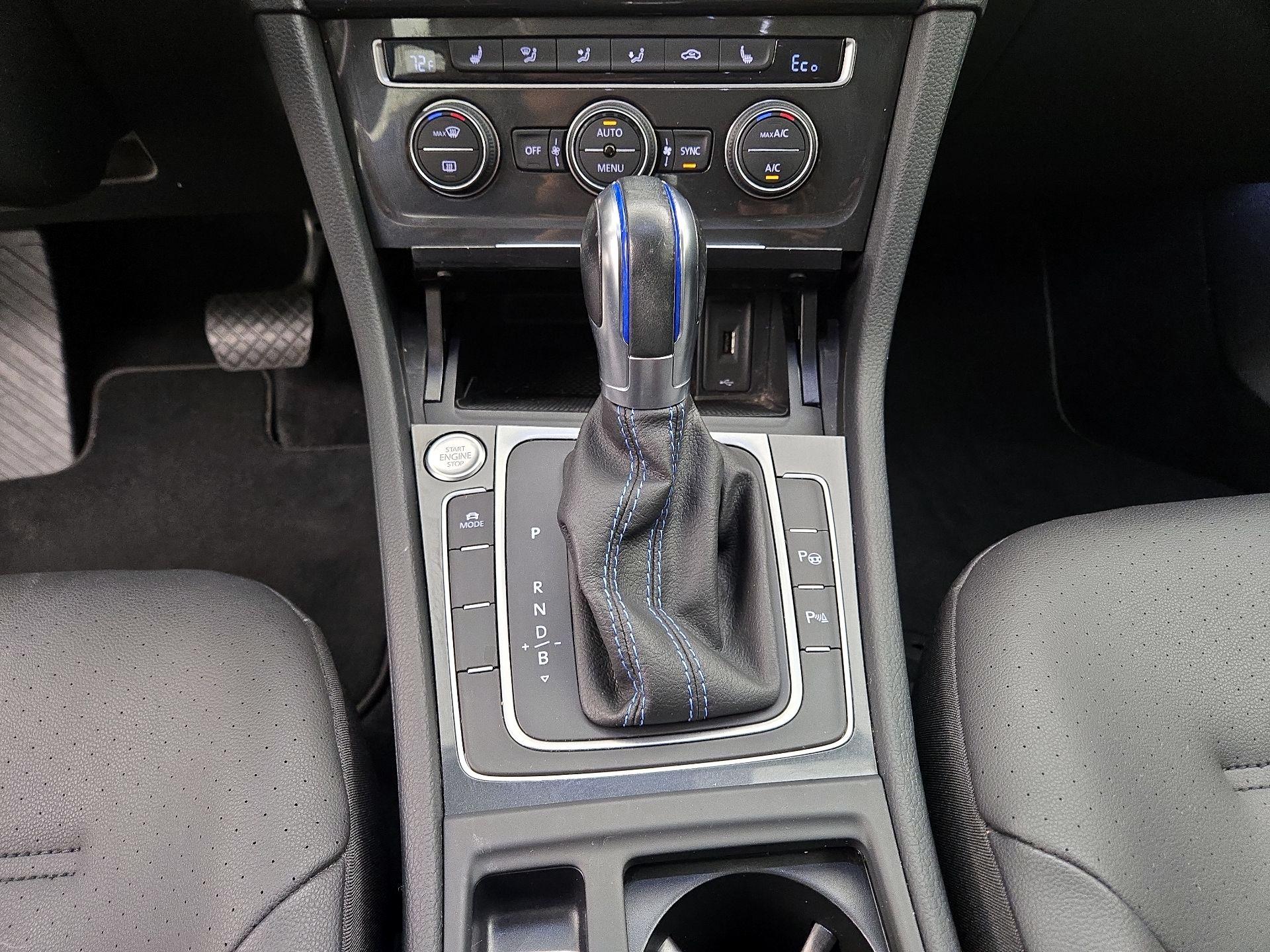 Thumbnail: 2019 Volkswagen e-Golf - 16