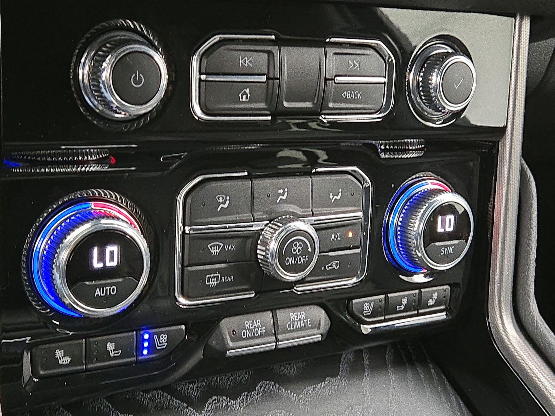 Thumbnail: 2024 GMC Yukon XL - 15