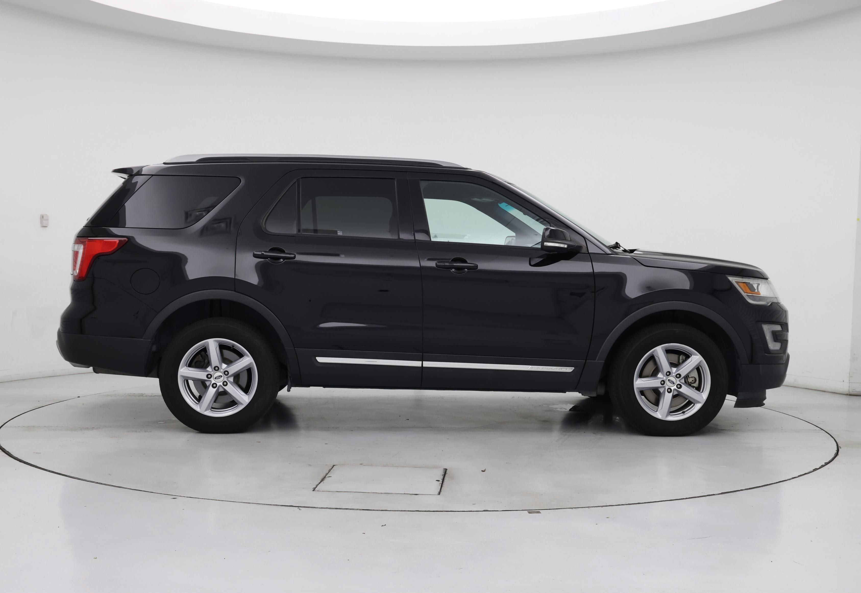 Thumbnail: 2017 Ford Explorer - 7