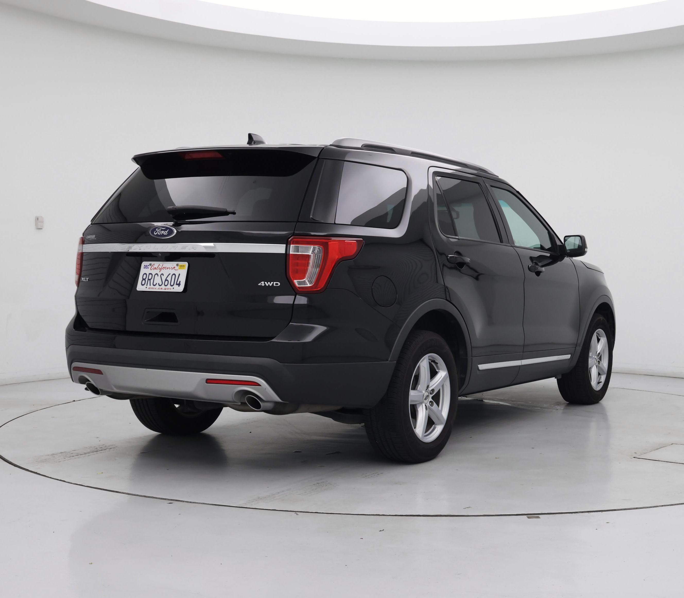 Thumbnail: 2017 Ford Explorer - 8