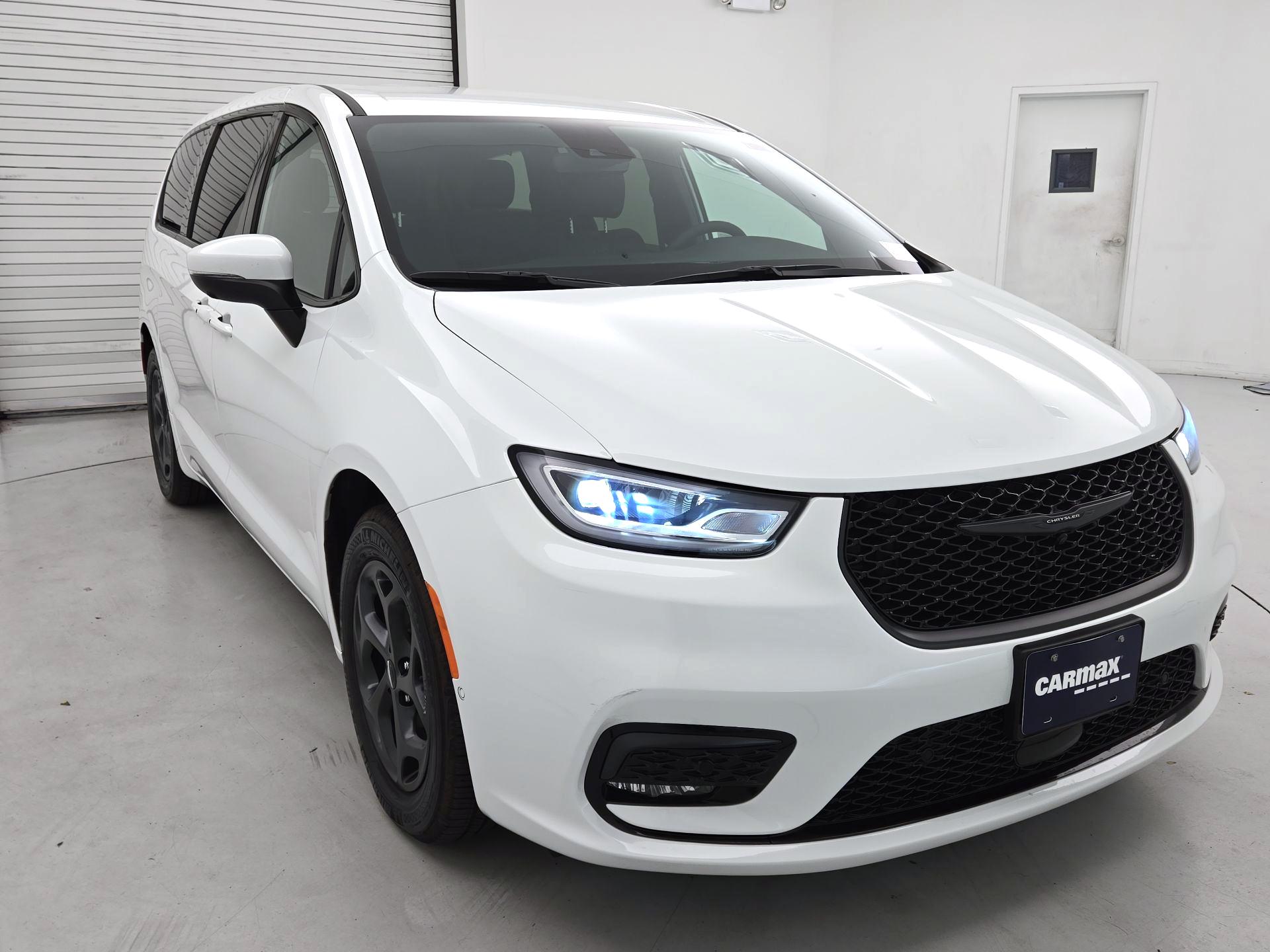 Thumbnail: 2023 Chrysler Pacifica - 1