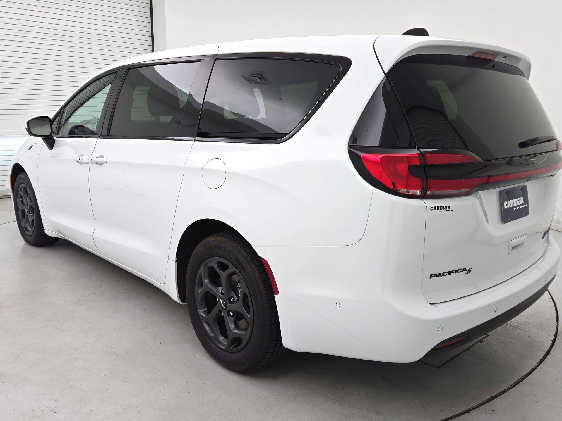 Thumbnail: 2023 Chrysler Pacifica - 7