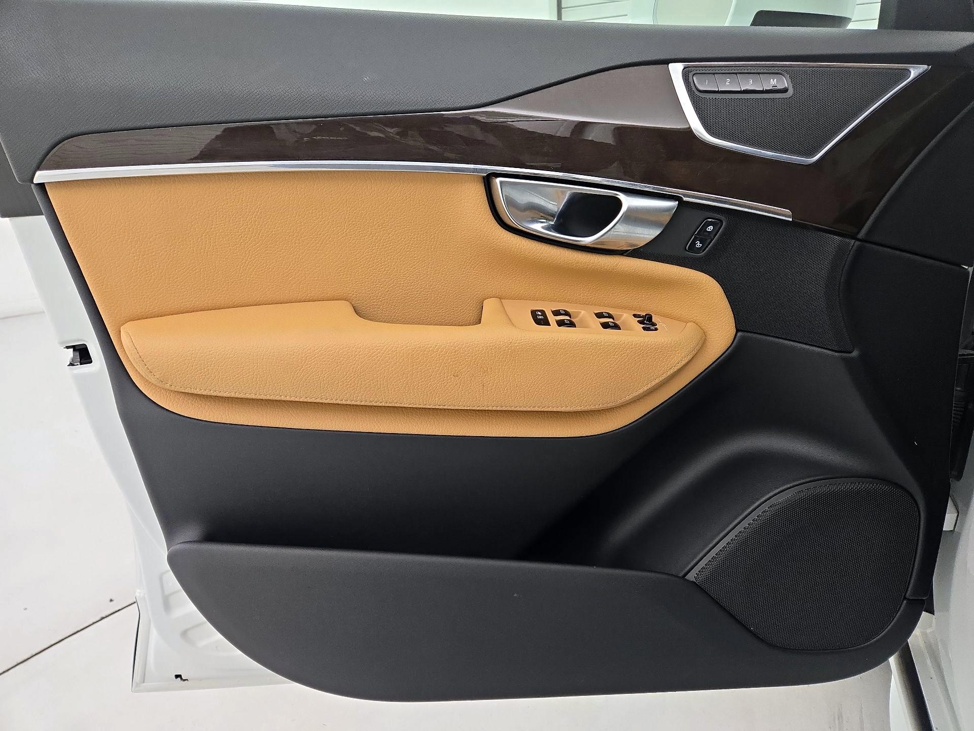 Thumbnail: 2017 Volvo XC90 - 10