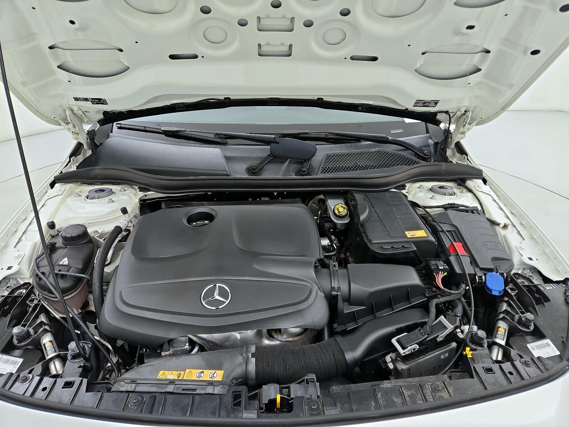 Thumbnail: 2015 Mercedes-Benz GLA - 20