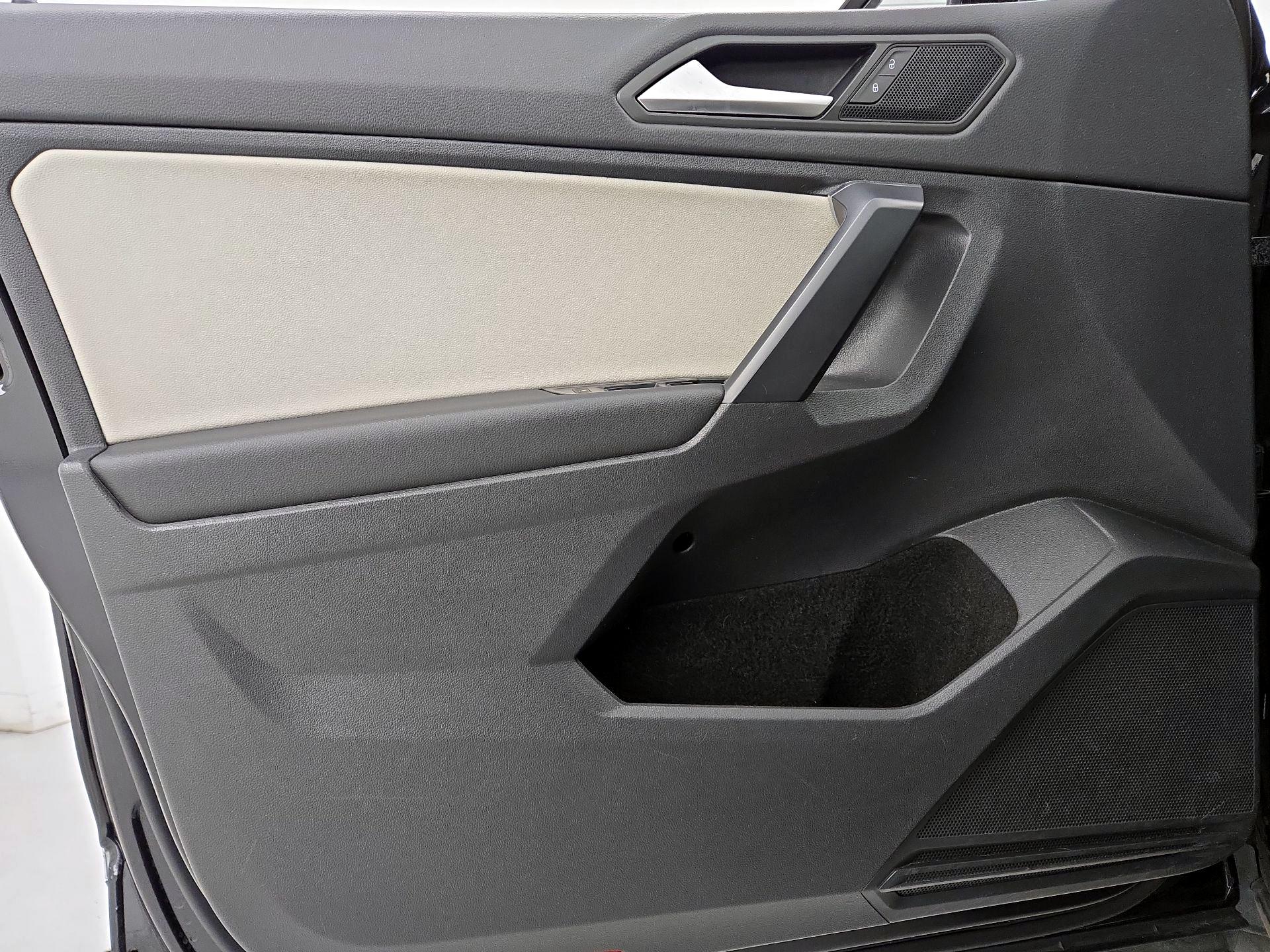 Thumbnail: 2021 Volkswagen Tiguan - 12