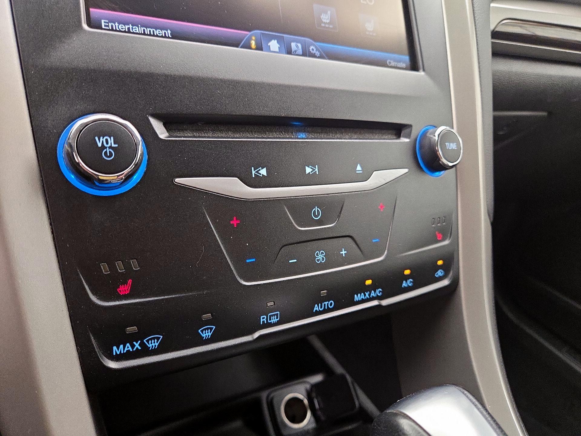 Thumbnail: 2014 Ford Fusion - 17