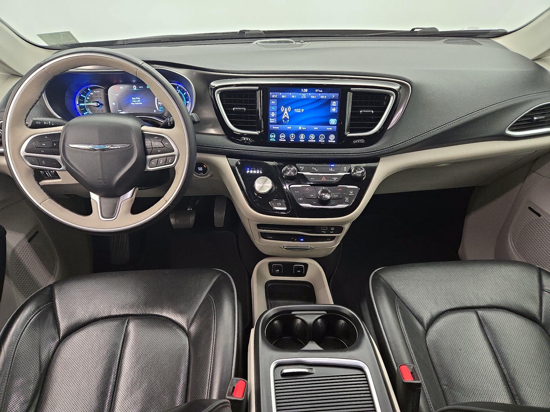 Thumbnail: 2018 Chrysler Pacifica - 9