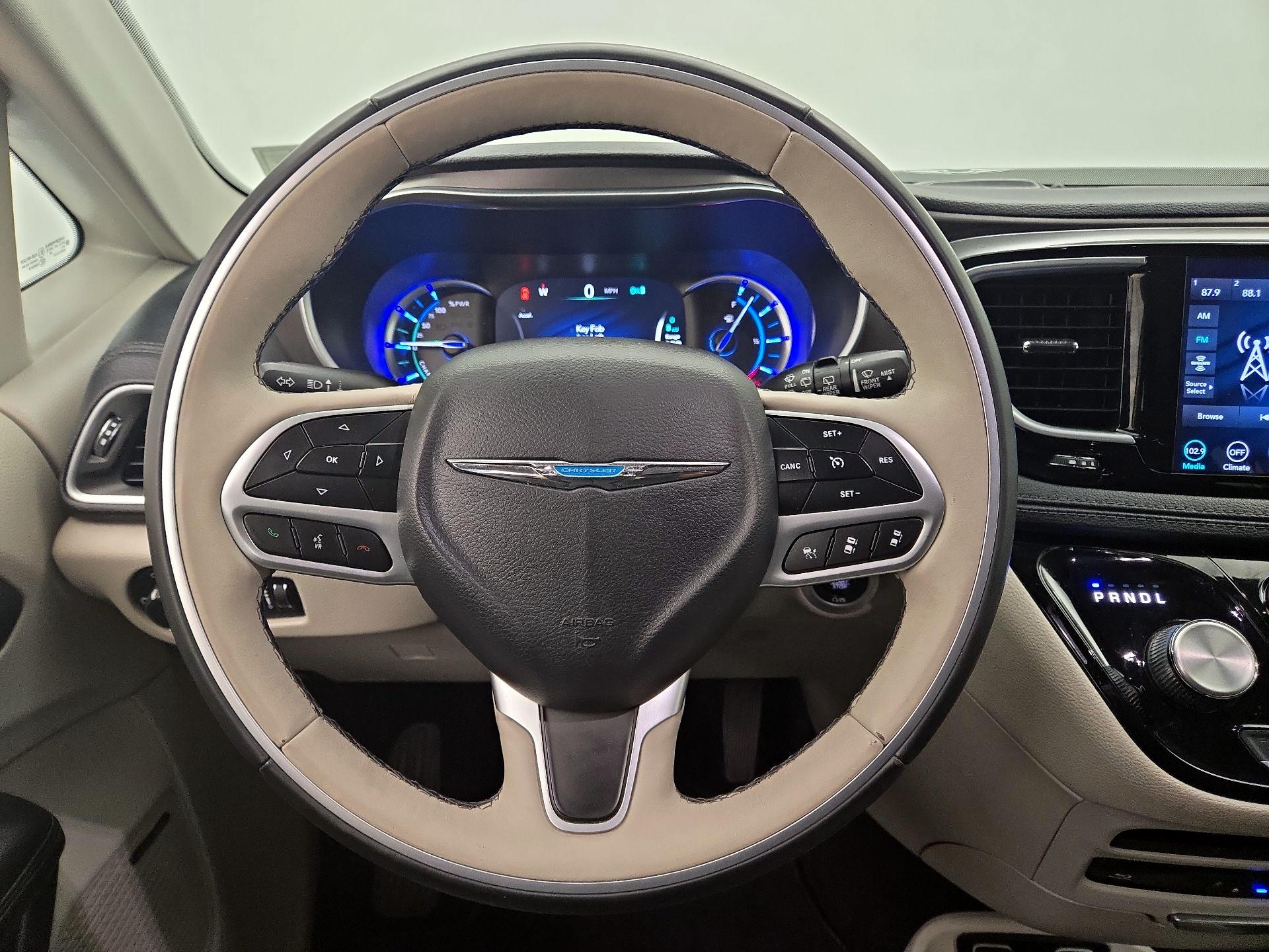 Thumbnail: 2018 Chrysler Pacifica - 10
