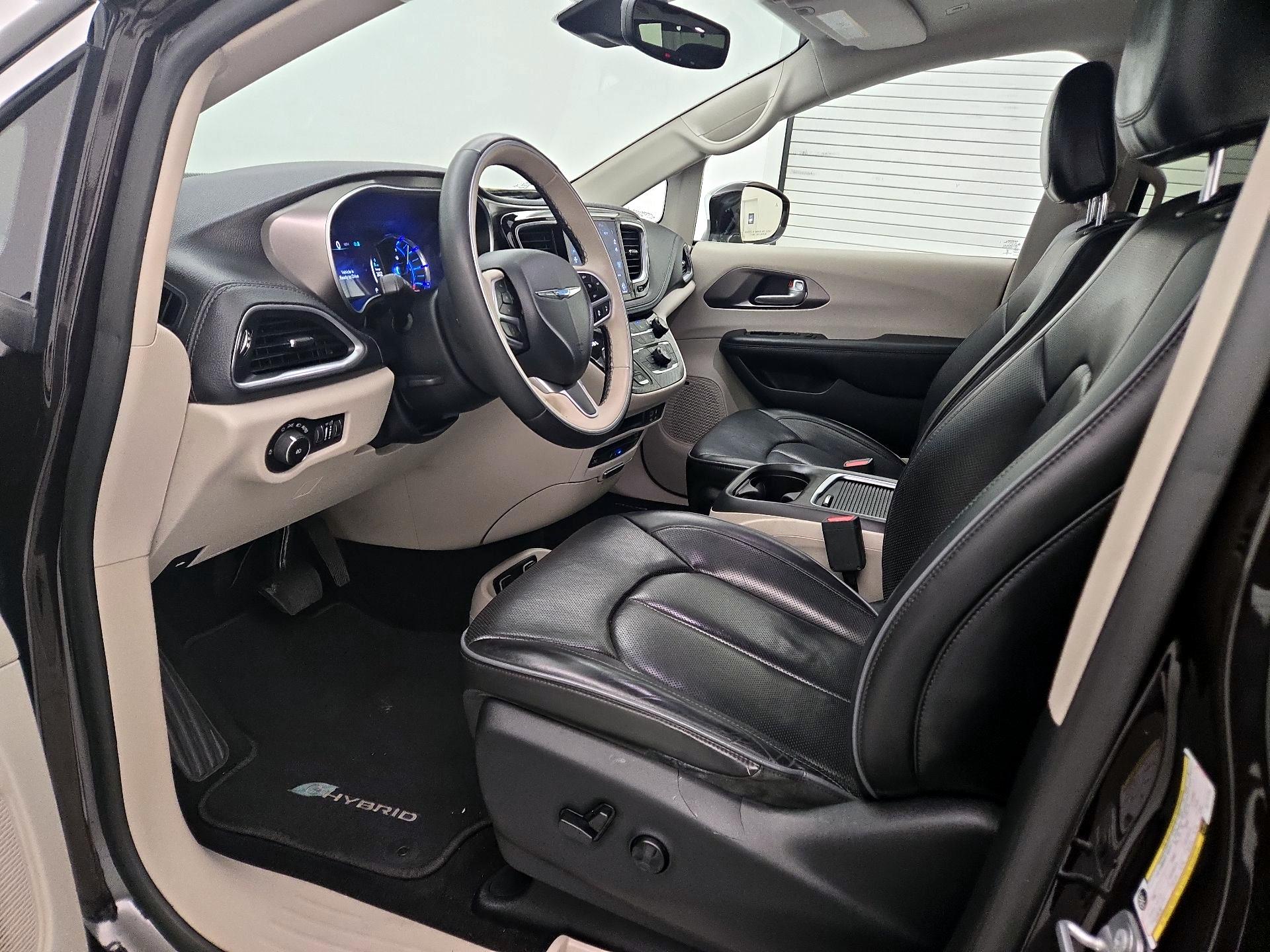 Thumbnail: 2018 Chrysler Pacifica - 11