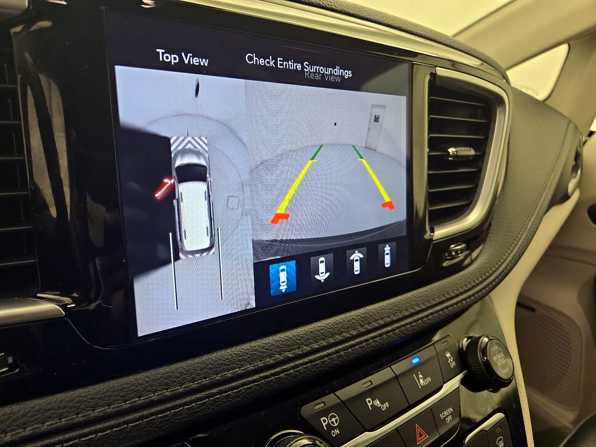 Thumbnail: 2018 Chrysler Pacifica - 14