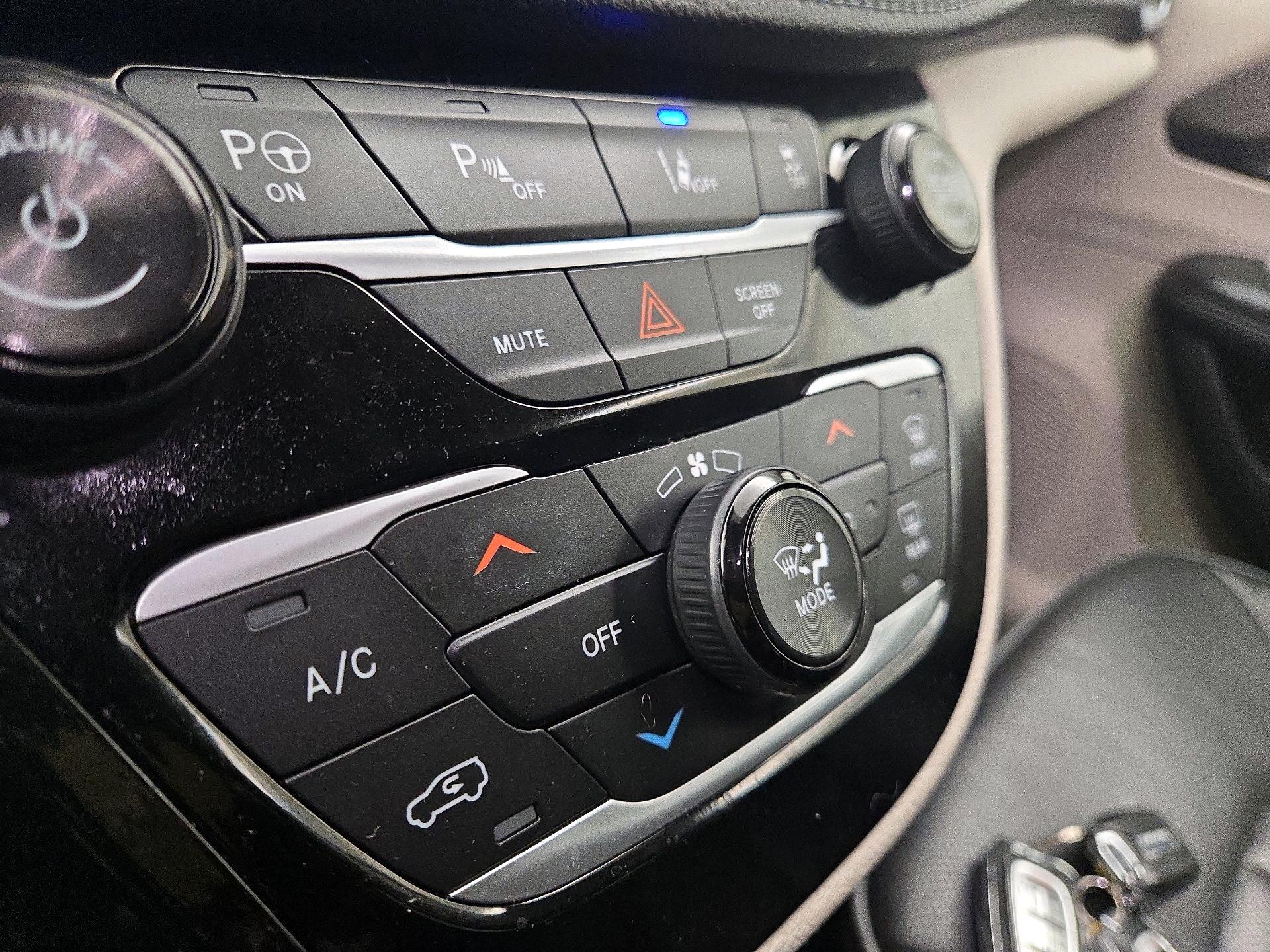 Thumbnail: 2018 Chrysler Pacifica - 16