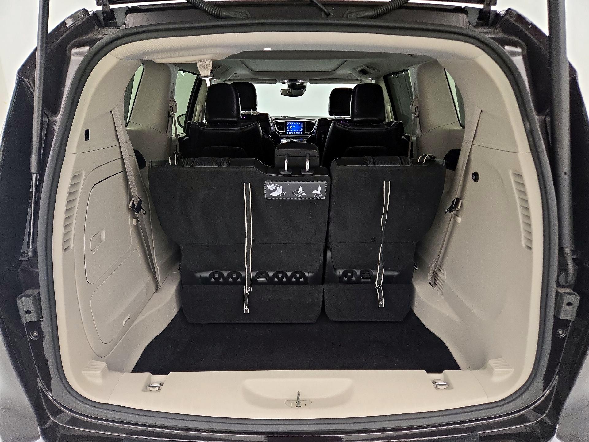 Thumbnail: 2018 Chrysler Pacifica - 19