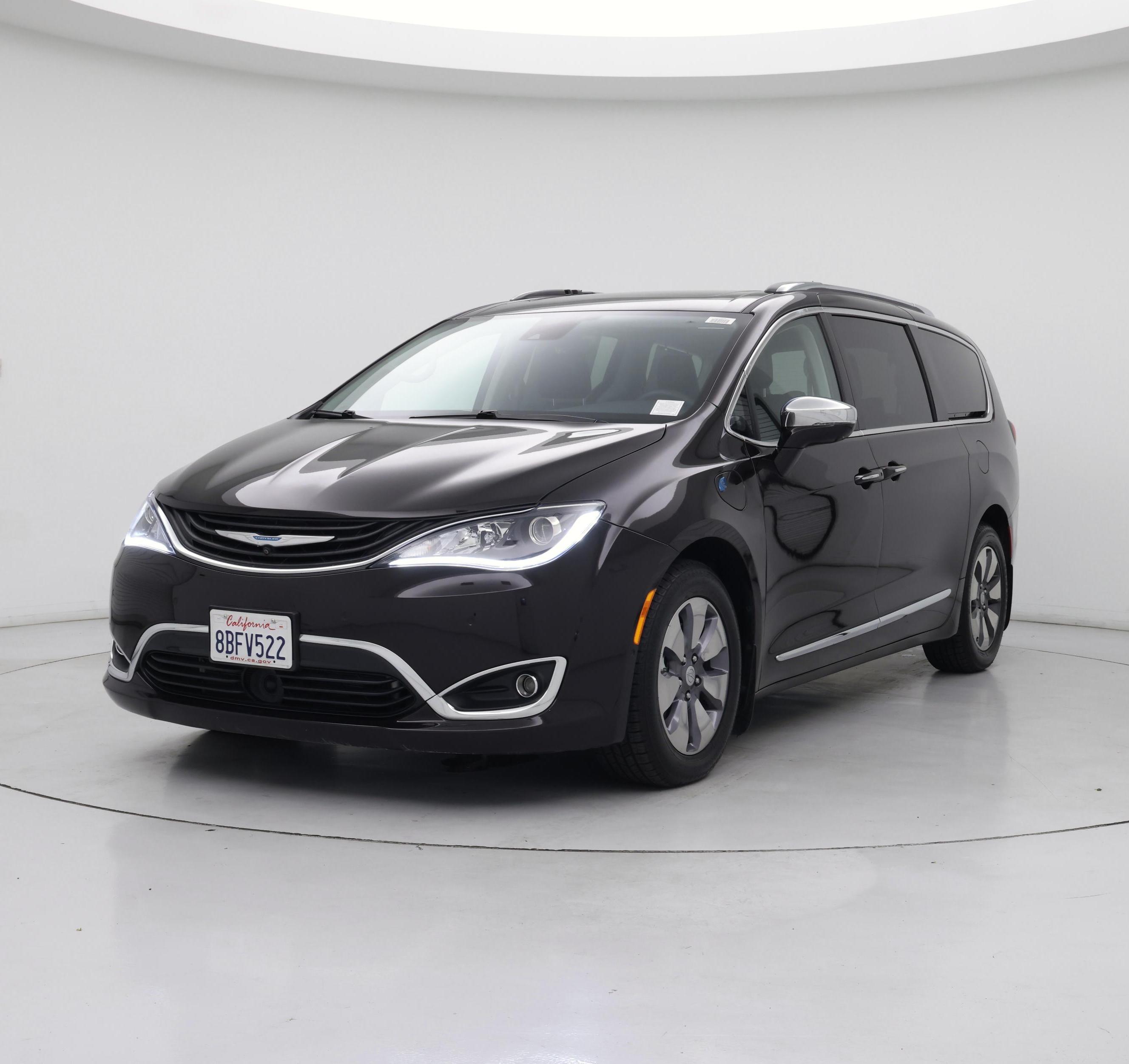 Thumbnail: 2018 Chrysler Pacifica - 4