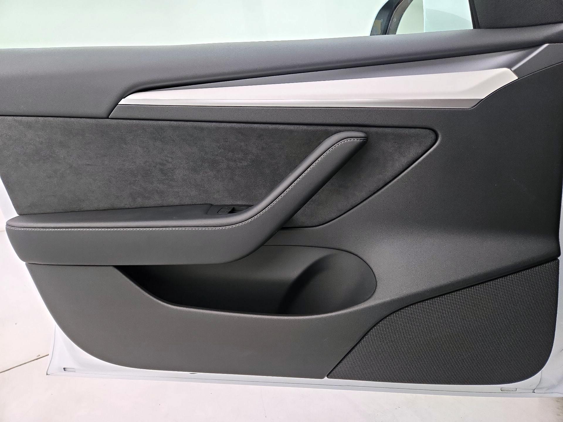 Thumbnail: 2023 Tesla Model 3 - 10
