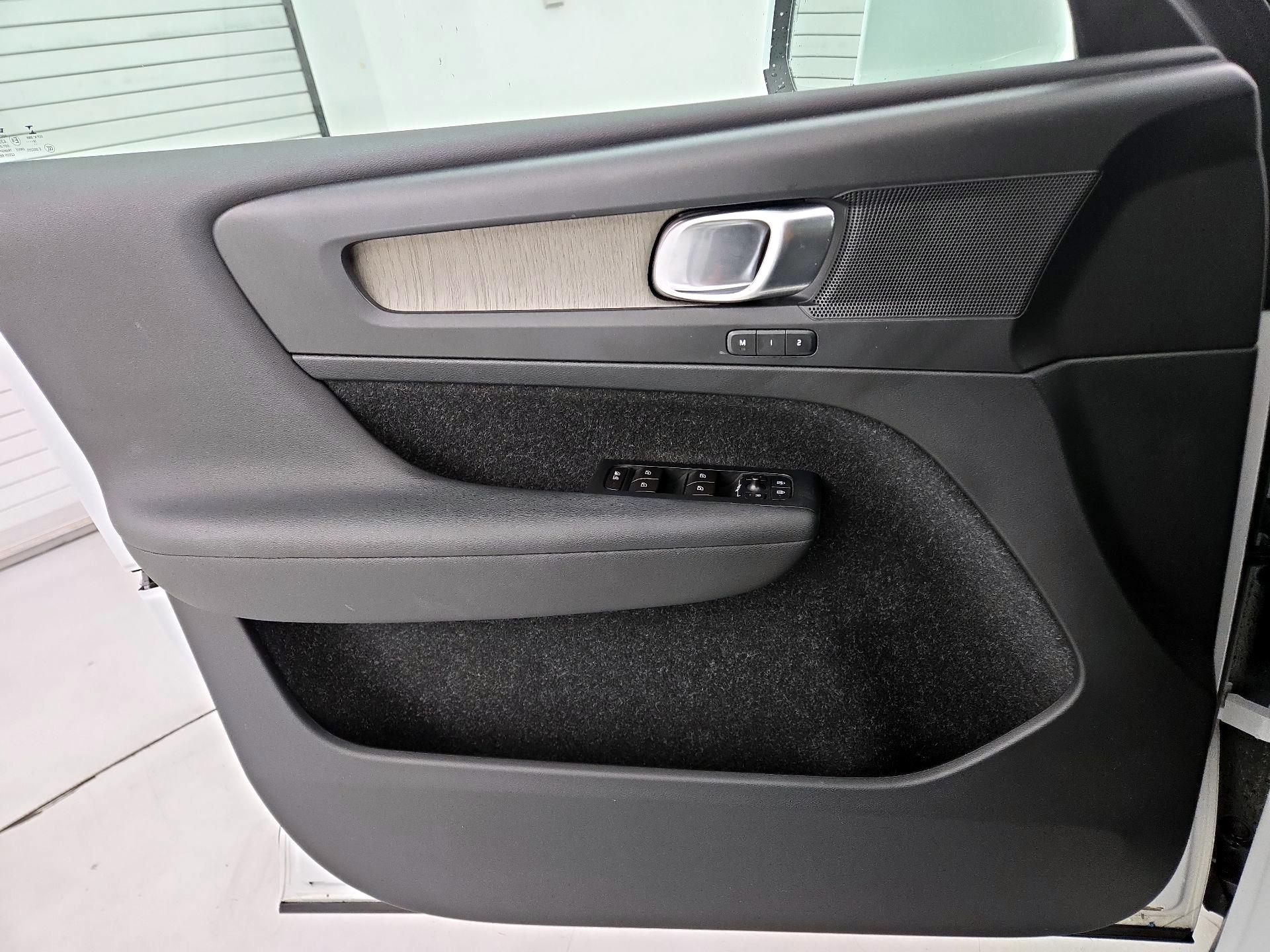Thumbnail: 2019 Volvo XC40 - 12