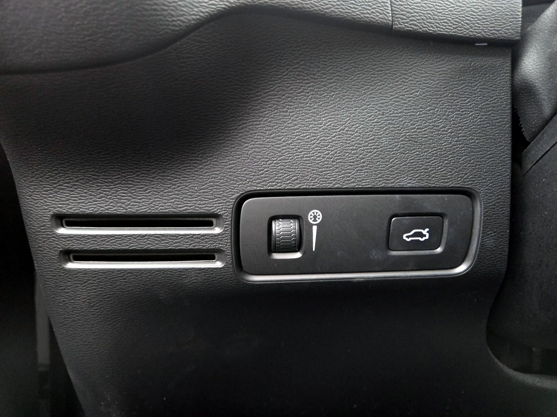 Thumbnail: 2019 Volvo XC40 - 13