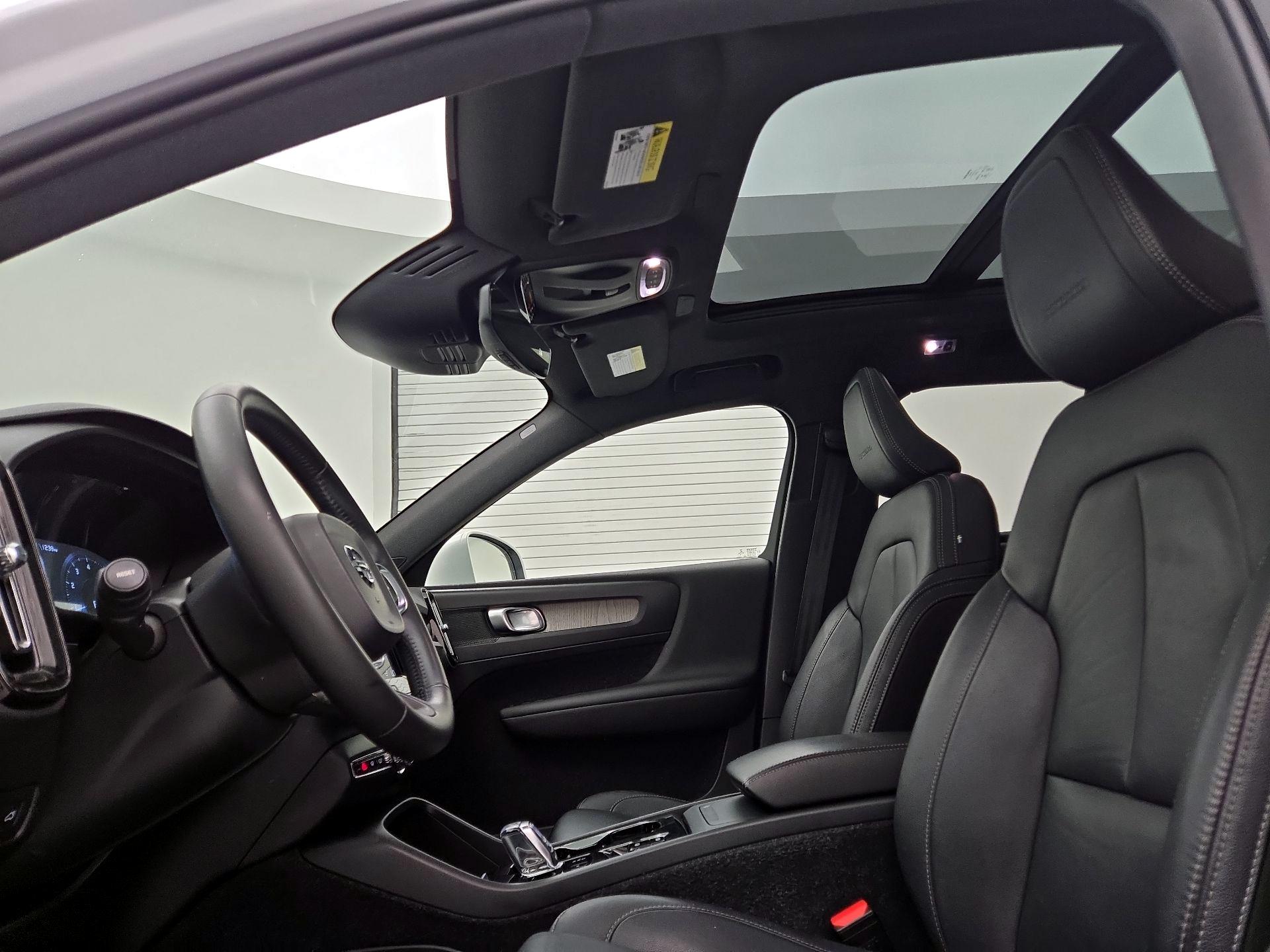 Thumbnail: 2019 Volvo XC40 - 20