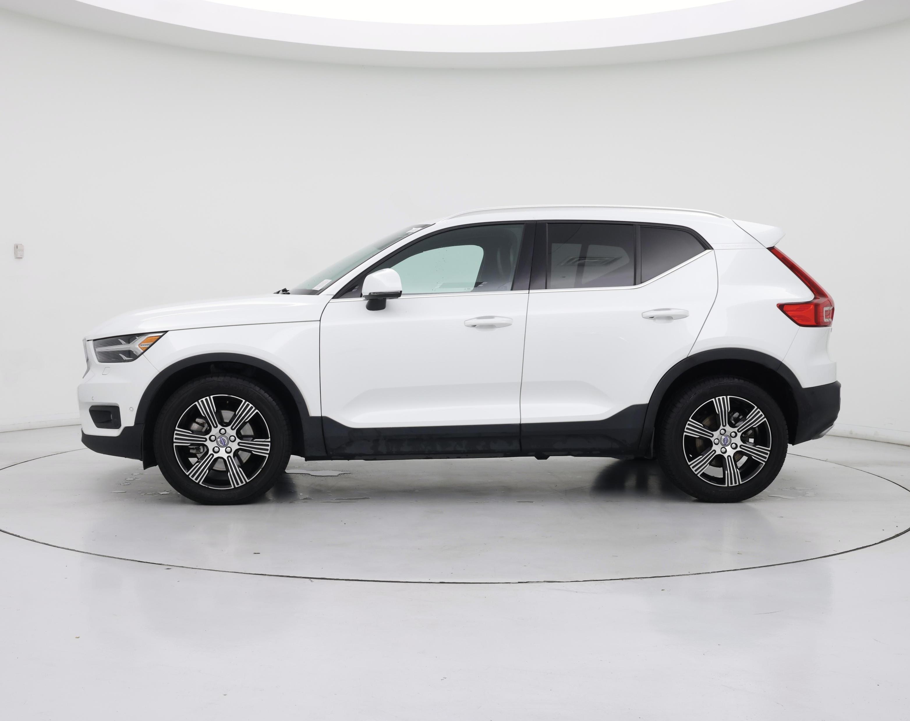Thumbnail: 2019 Volvo XC40 - 3