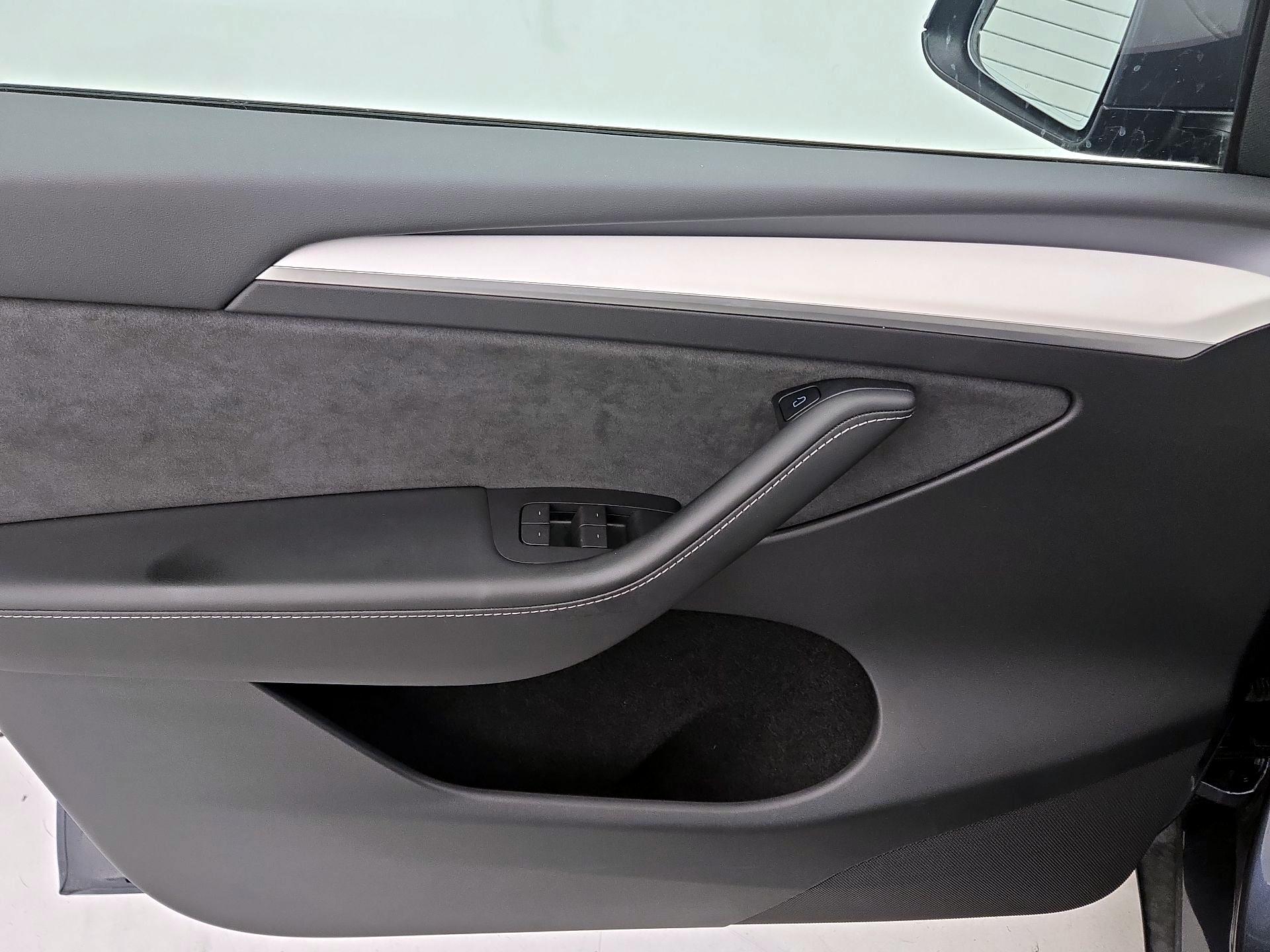 Thumbnail: 2023 Tesla Model Y - 12